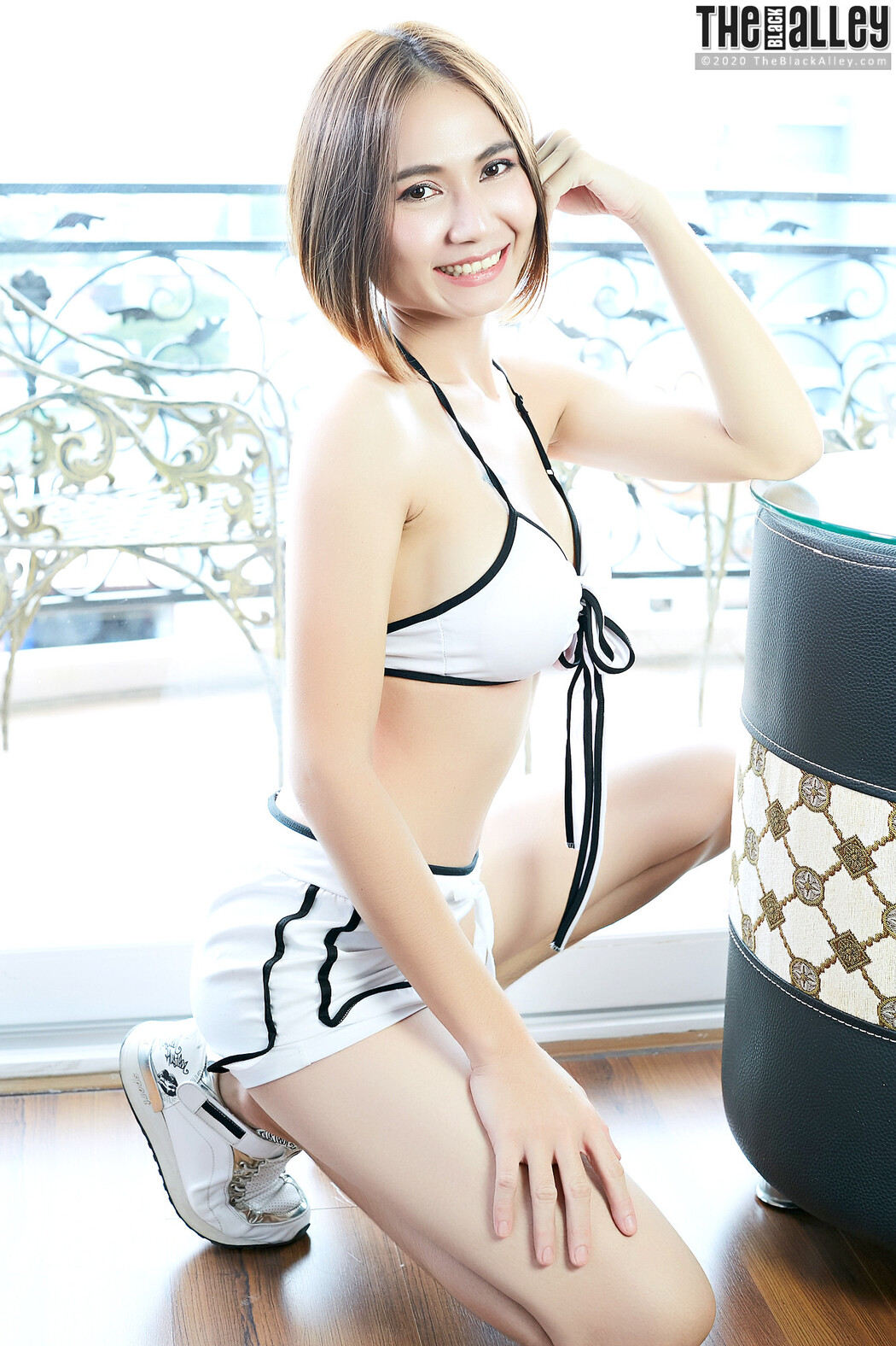 Ellie The Black Alley Photobook Set.31