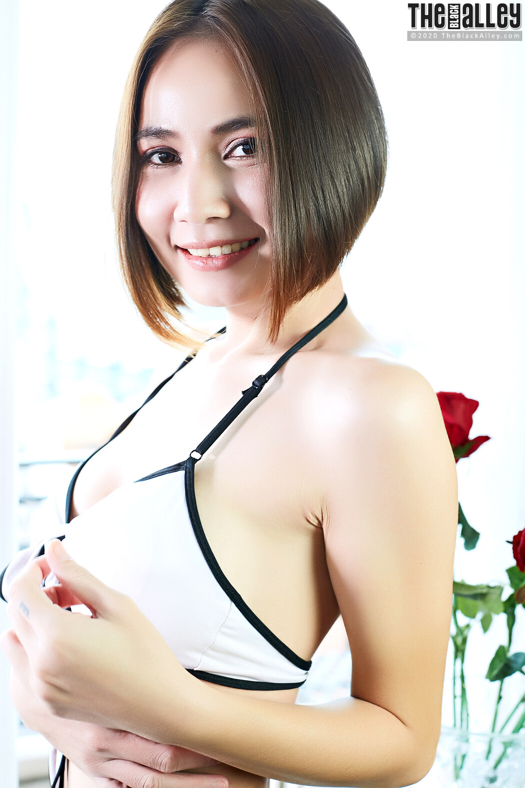 Ellie The Black Alley Photobook Set.31