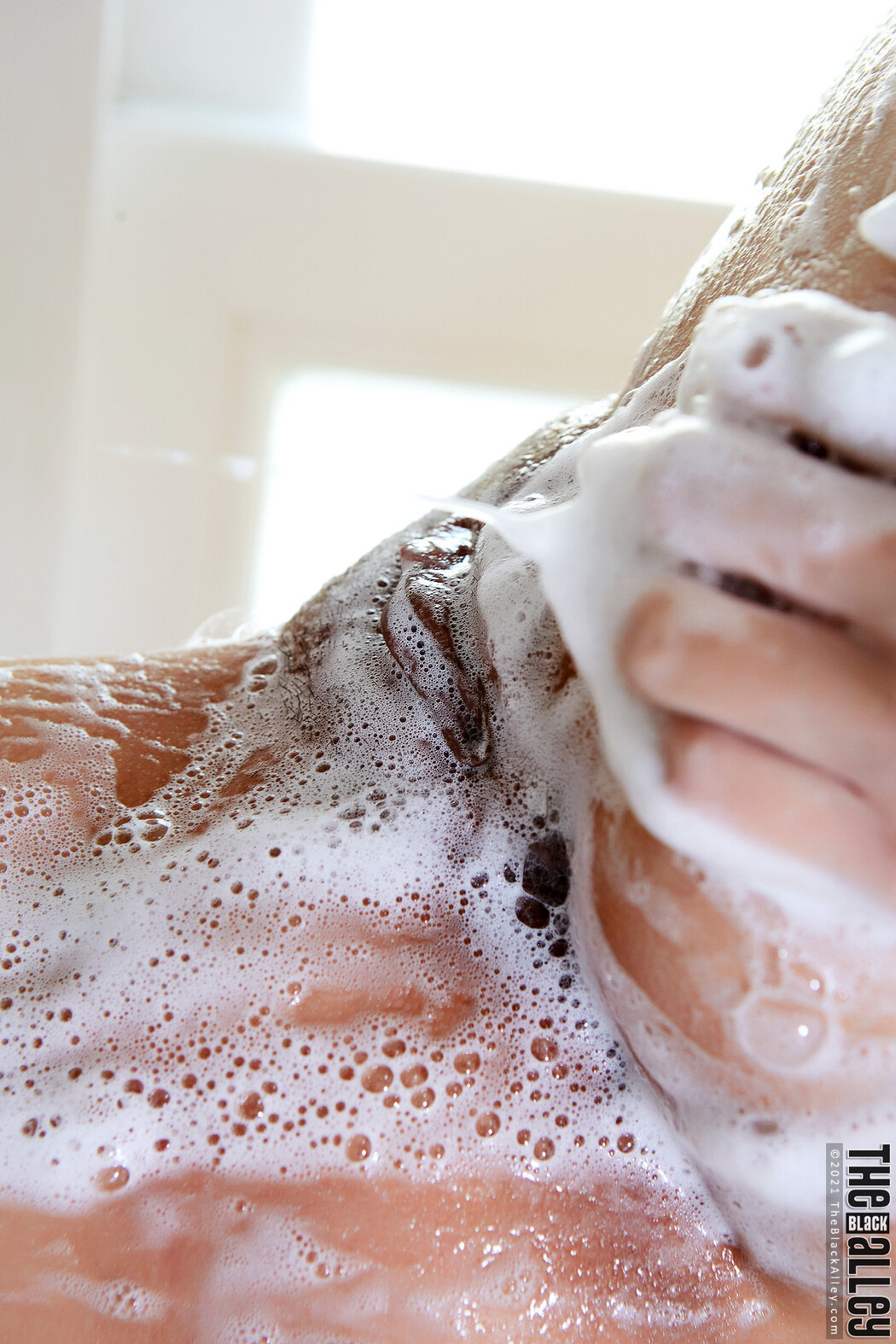 Ellie The Black Alley Photobook Set.42