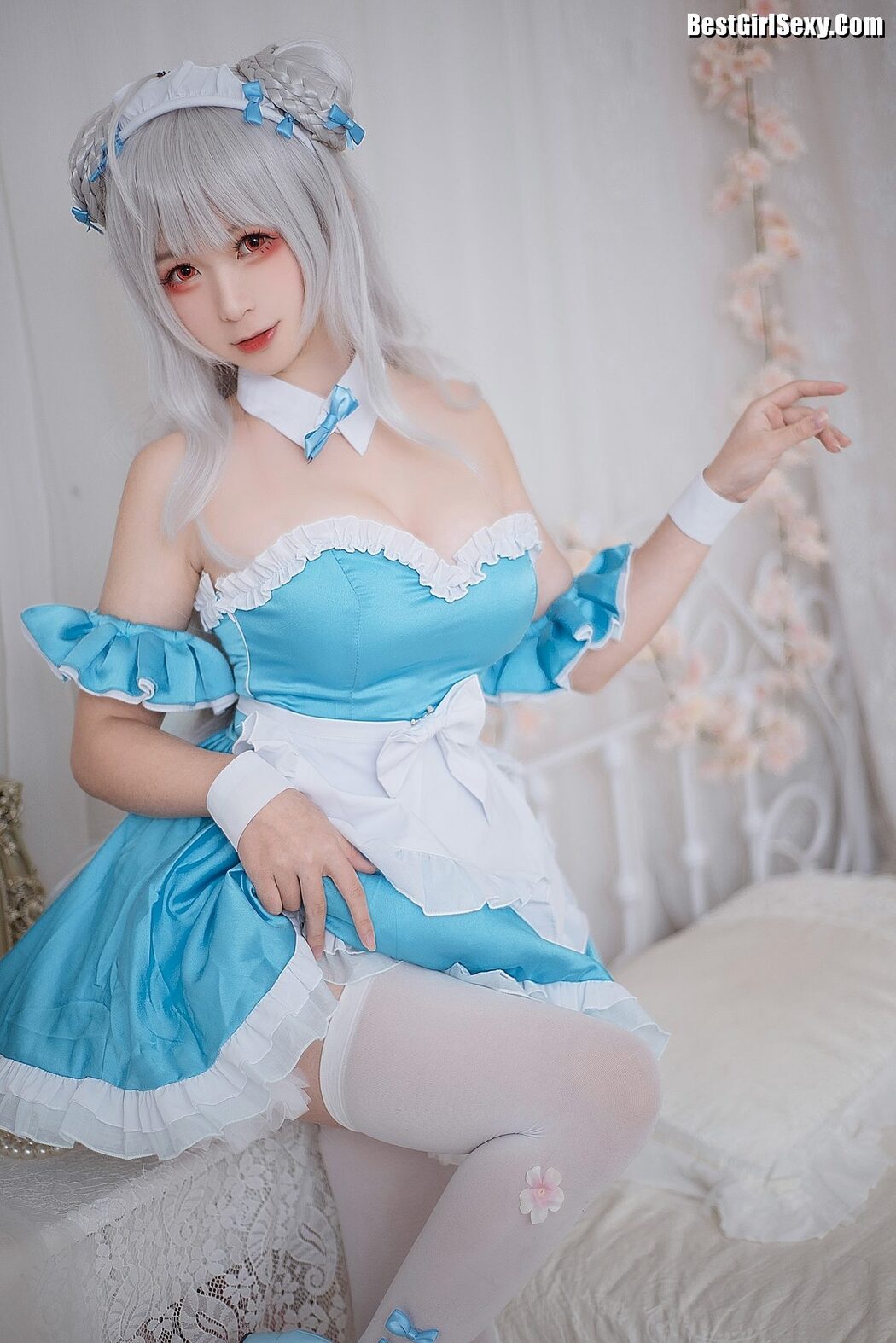 Coser@樱落酱w – 小天鹅女仆