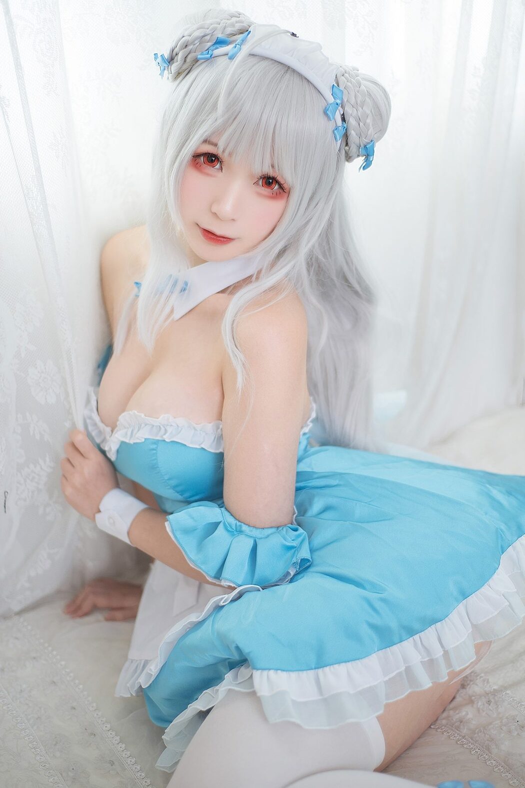 Coser@樱落酱w – 小天鹅女仆 Cover Photo