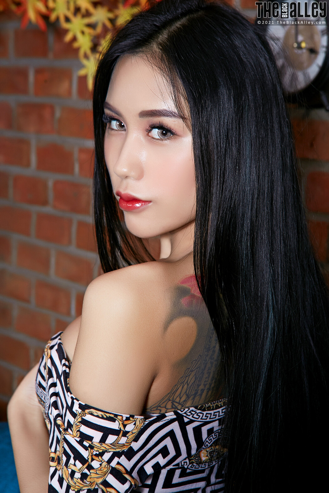 Evelynne The Black Alley Photobook Set.03