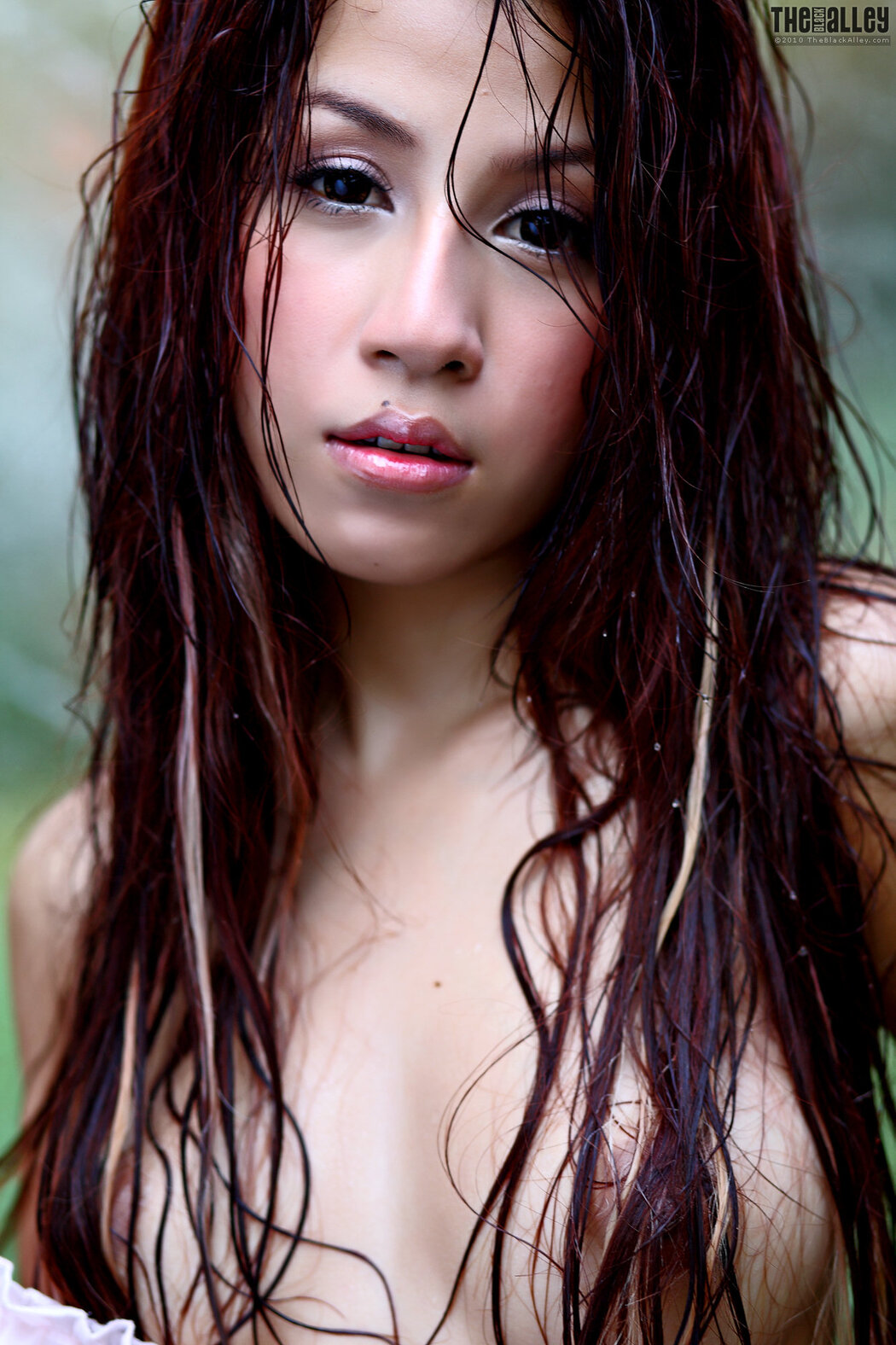 Lydia The Black Alley Photobook Set.03