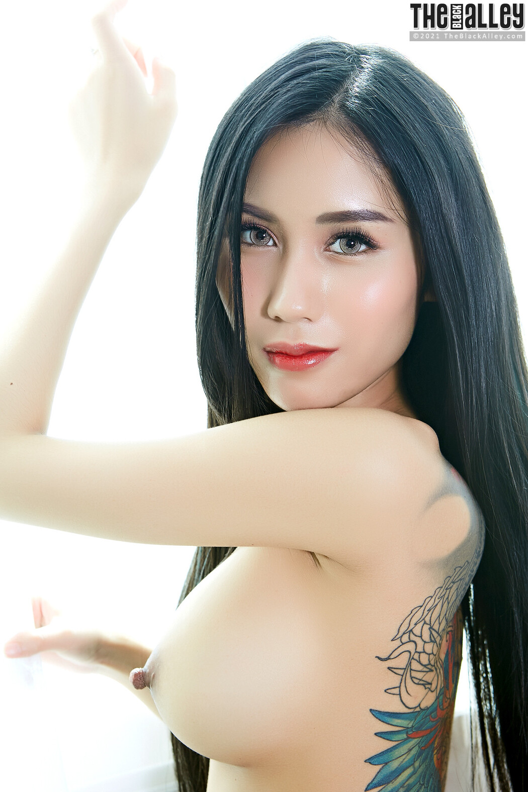 Evelynne The Black Alley Photobook Set.04