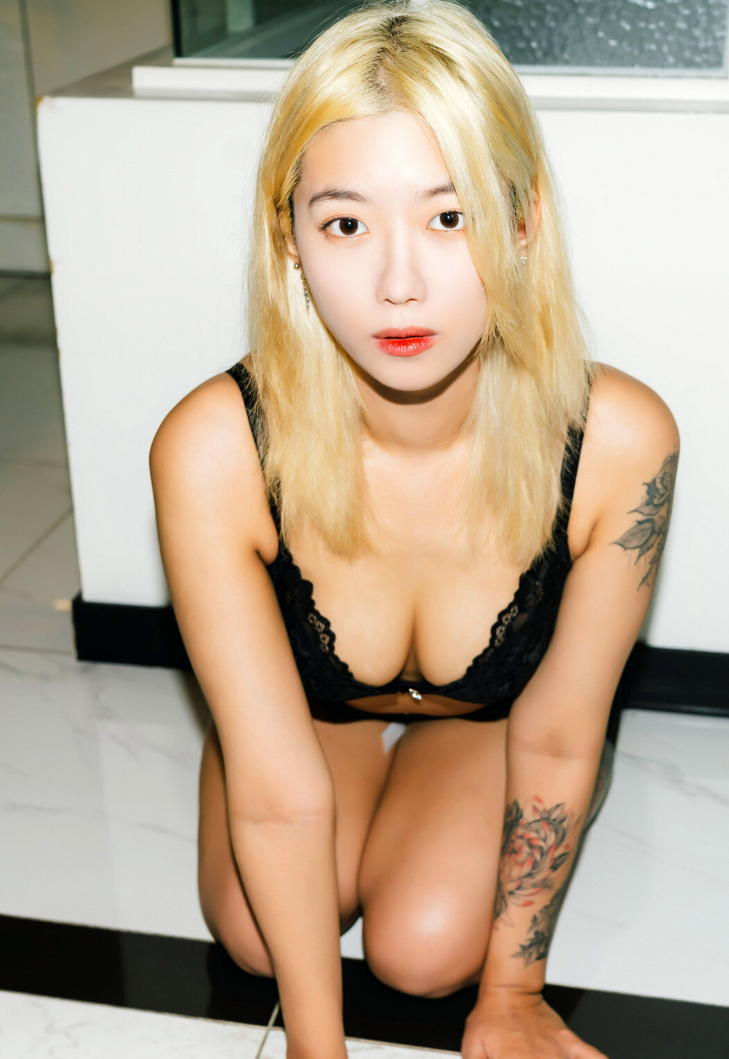 Seol-Ah 설아, Moon Night Snap &#8216;Hot Debut&#8217; Set.02