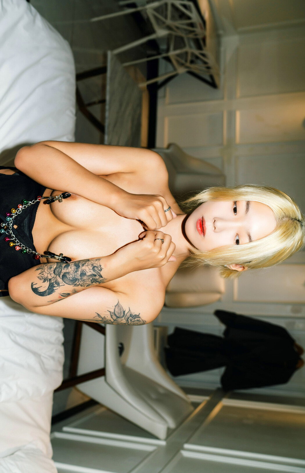 Seol-Ah 설아, Moon Night Snap &#8216;Hot Debut&#8217; Set.01