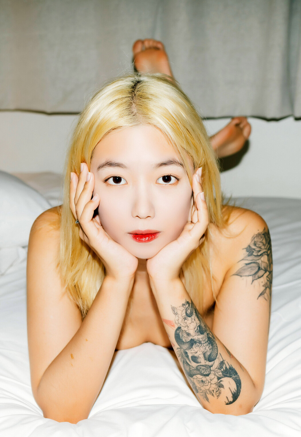 Seol-Ah 설아, Moon Night Snap &#8216;Hot Debut&#8217; Set.02