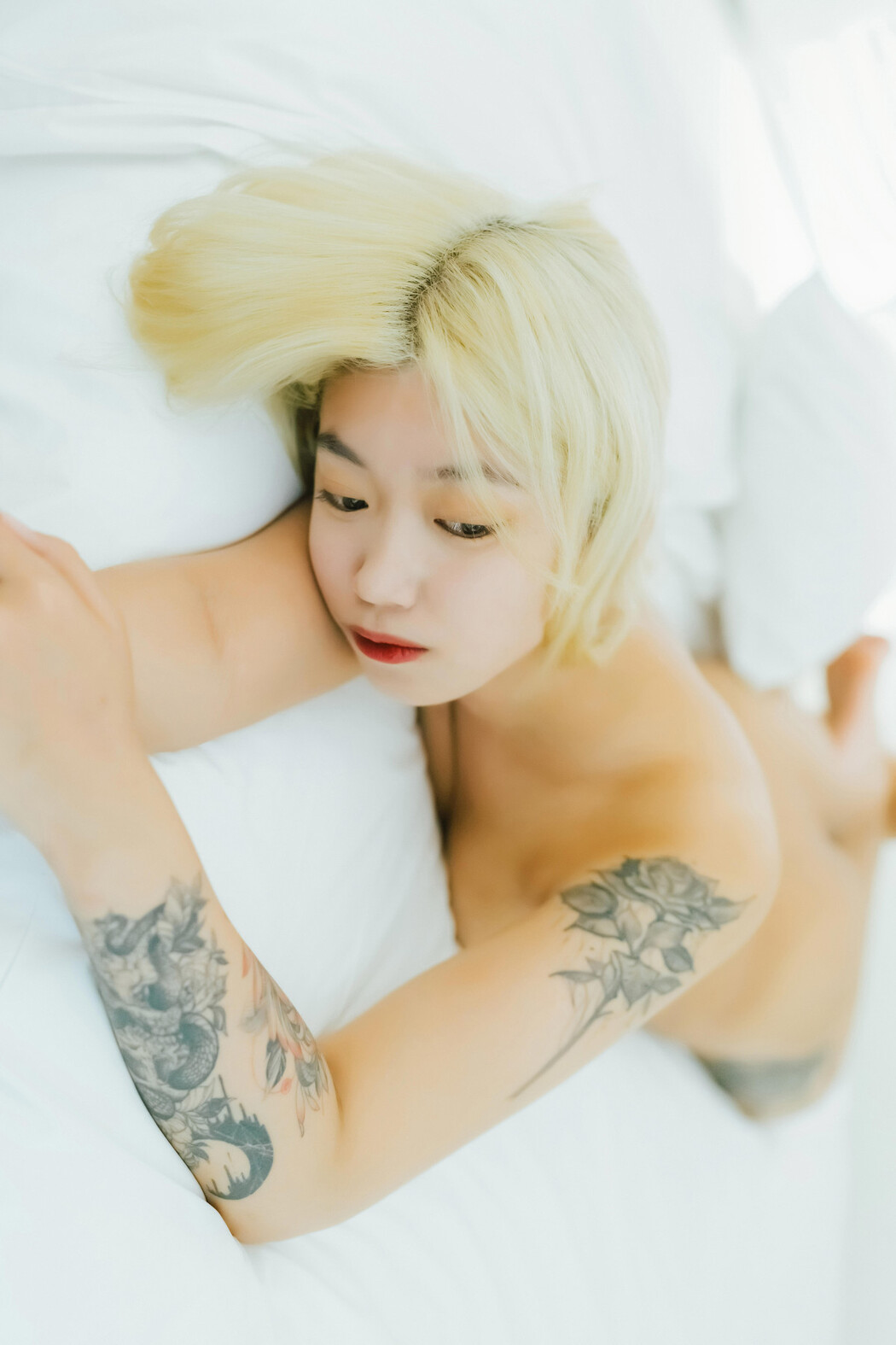 Seol-Ah 설아, Moon Night Snap &#8216;Hot Debut&#8217; Set.02