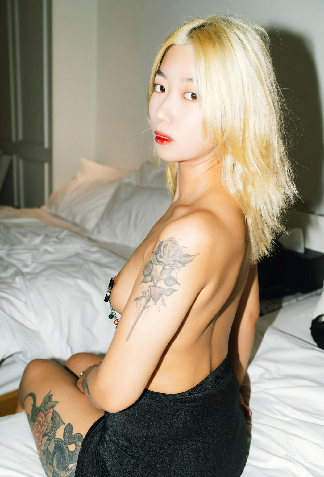 Seol-Ah 설아, Moon Night Snap &#8216;Hot Debut&#8217; Set.01