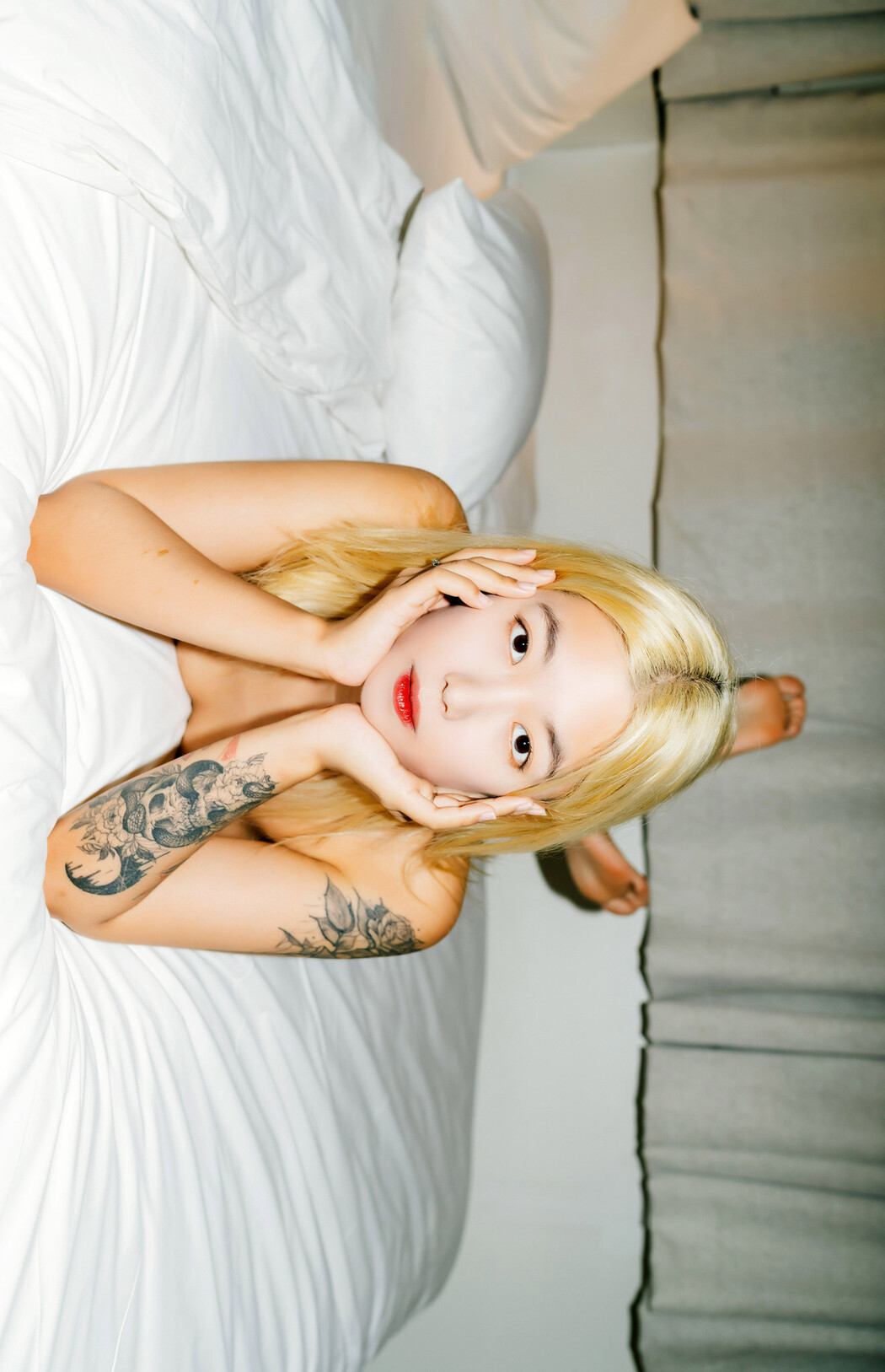 Seol-Ah 설아, Moon Night Snap &#8216;Hot Debut&#8217; Set.02