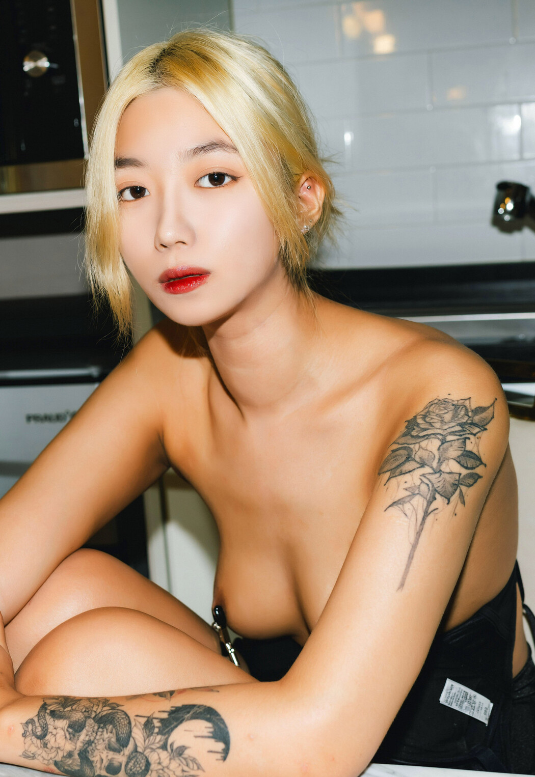 Seol-Ah 설아, Moon Night Snap &#8216;Hot Debut&#8217; Set.01