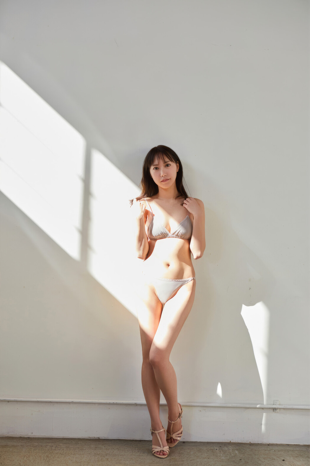 Ririko Inumaru 戌丸凛々子, FRIDAYデジタル写真集 『現役大手広告代理店OLのグラマラスBODY vol.1』 Set.02
