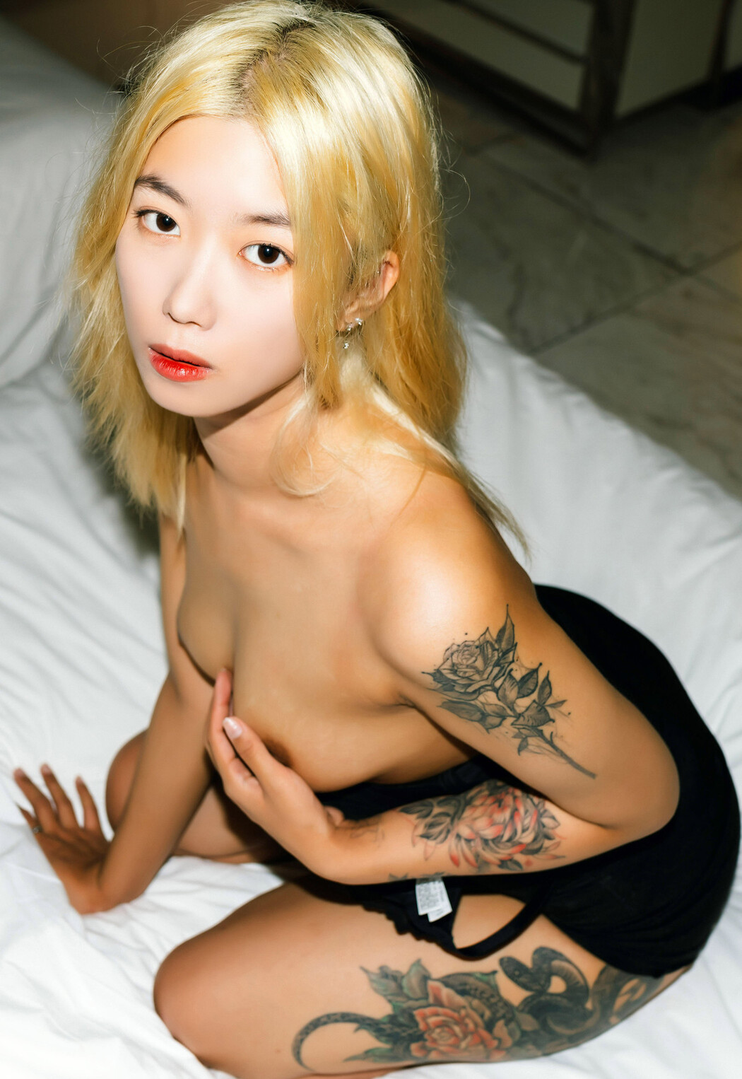 Seol-Ah 설아, Moon Night Snap &#8216;Hot Debut&#8217; Set.01