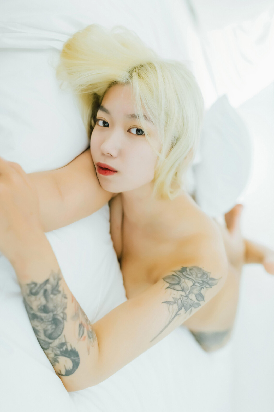 Seol-Ah 설아, Moon Night Snap &#8216;Hot Debut&#8217; Set.02