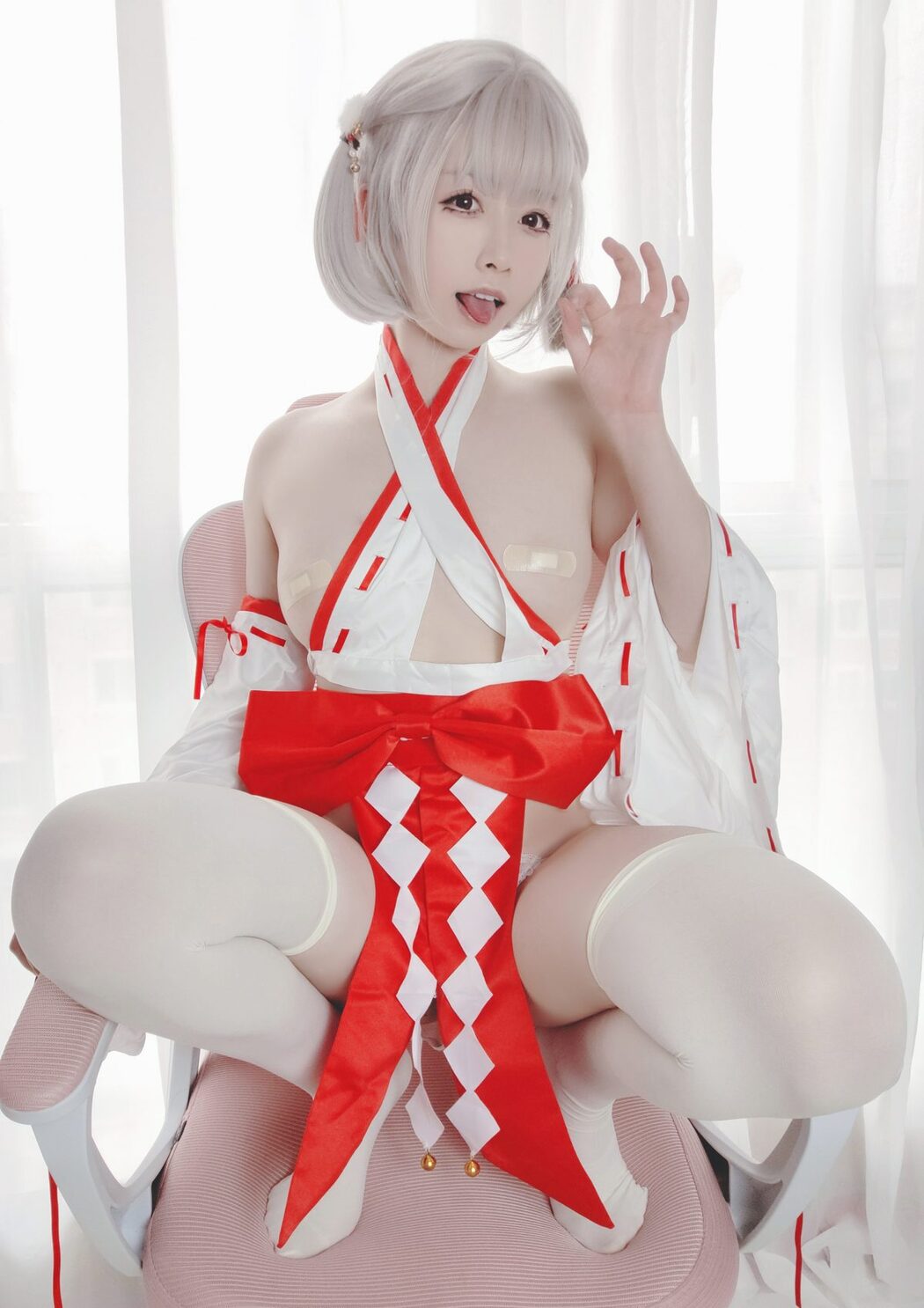 Coser@Asagiriai 愛ちゃん – 巫女服自拍