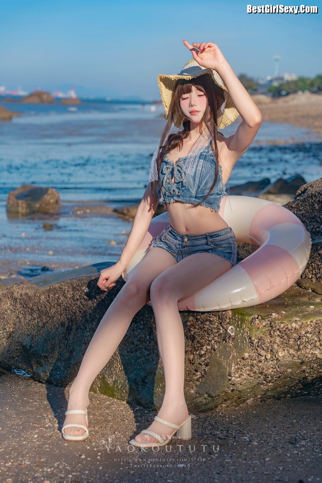 Coser@黏黏团子兔 – 海の夏日 Shotgun
