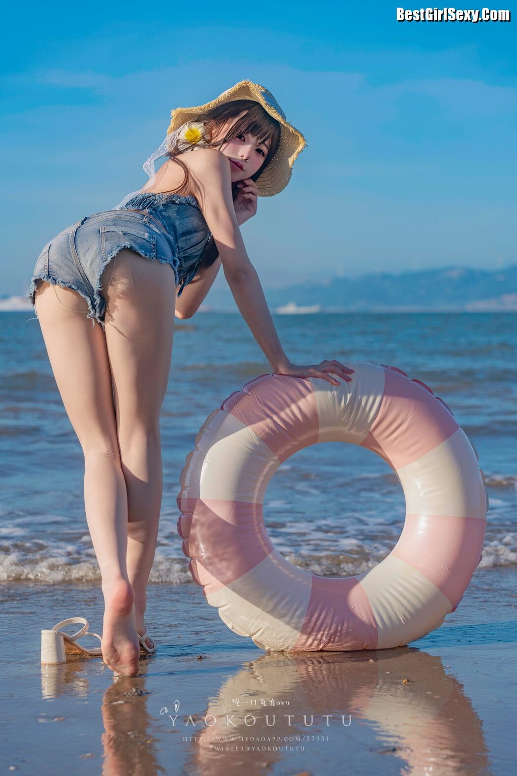 Coser@黏黏团子兔 – 海の夏日 Shotgun