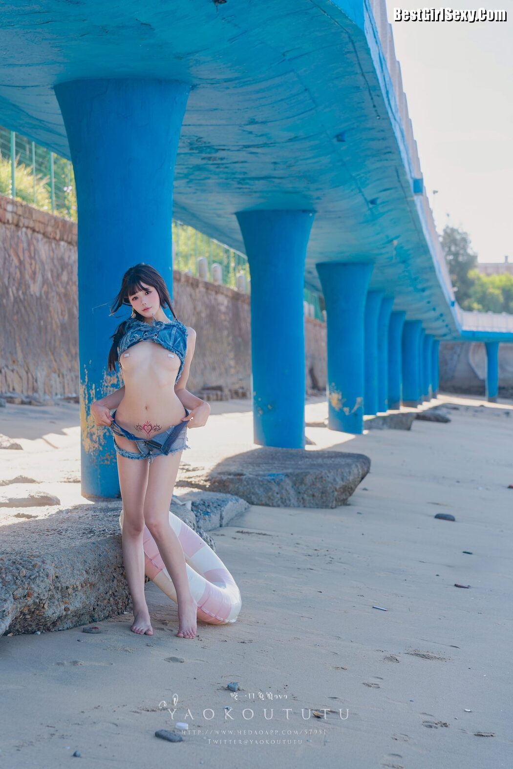 Coser@黏黏团子兔 – 海の夏日 Shotgun