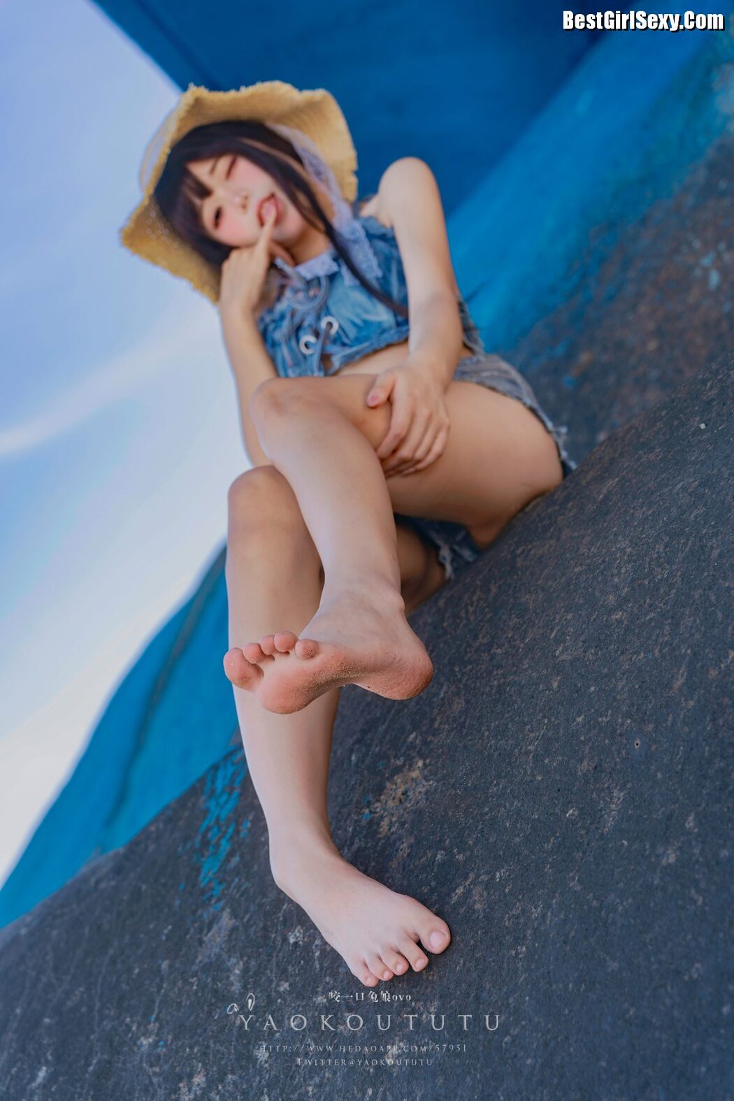 Coser@黏黏团子兔 – 海の夏日 Shotgun