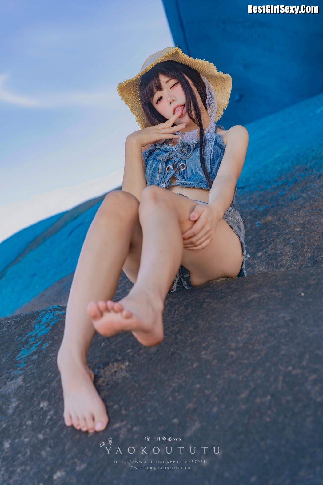 Coser@黏黏团子兔 – 海の夏日 Shotgun