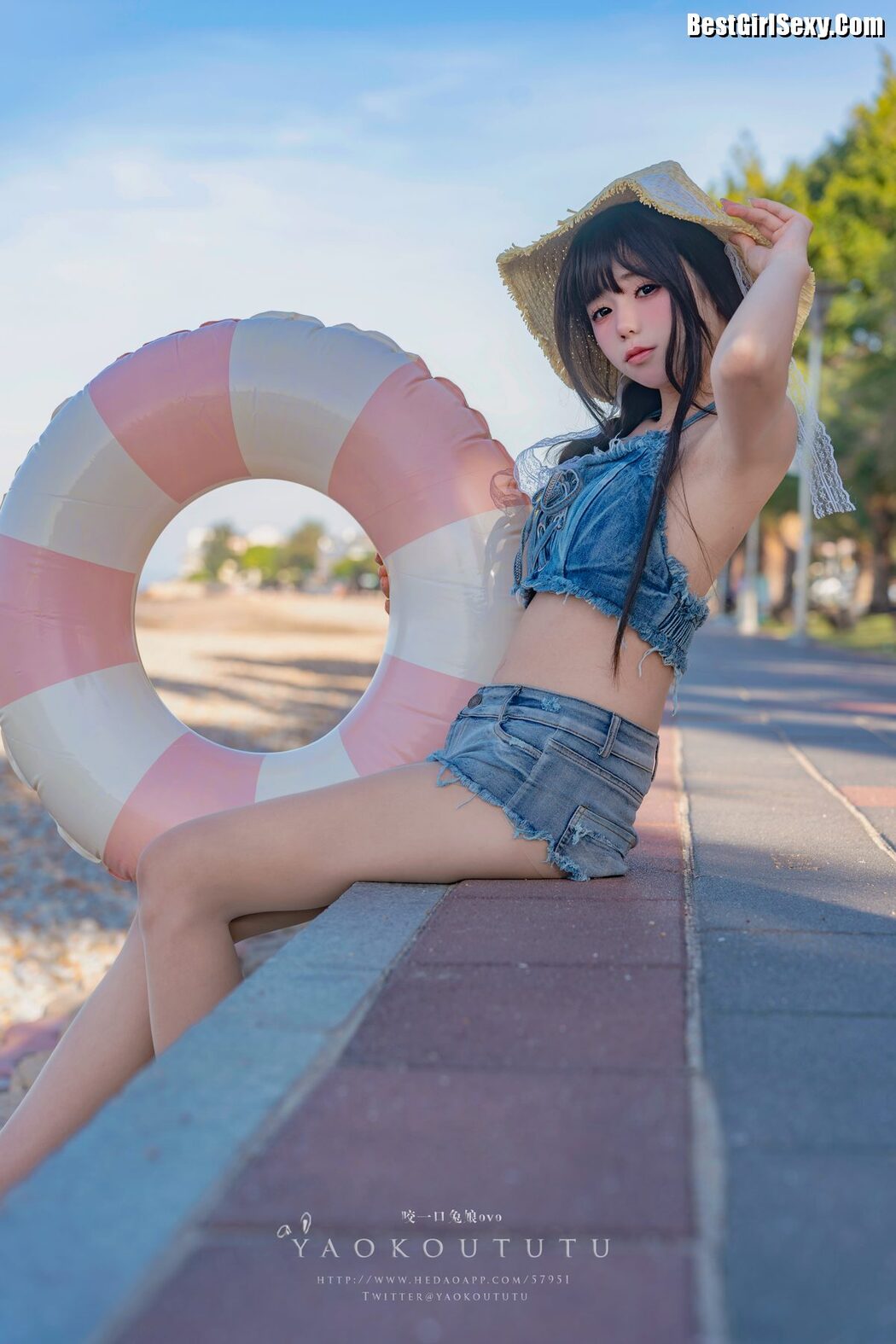 Coser@黏黏团子兔 – 海の夏日 Shotgun