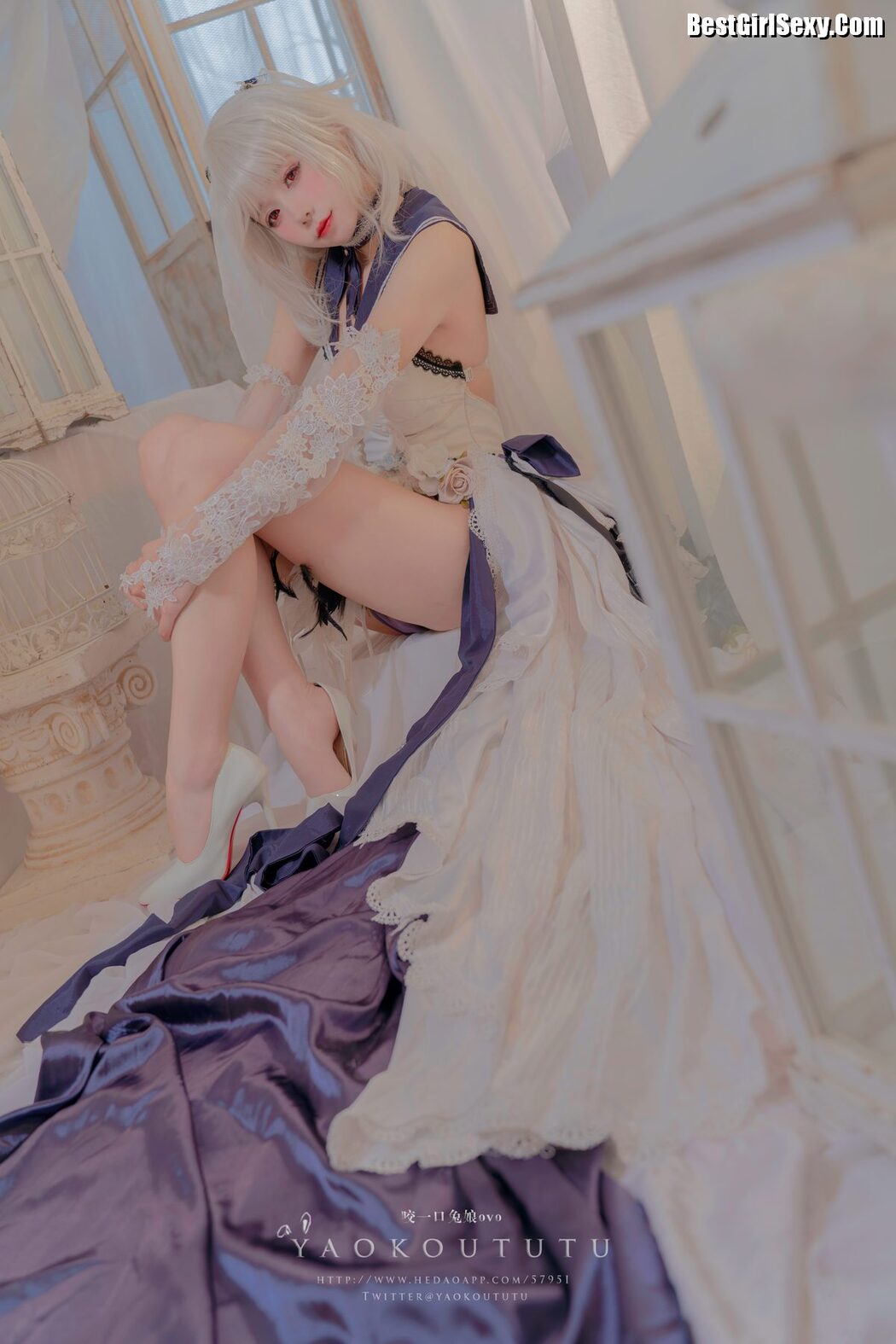 Coser@黏黏团子兔 – 梳妆的大小姐 – 可畏