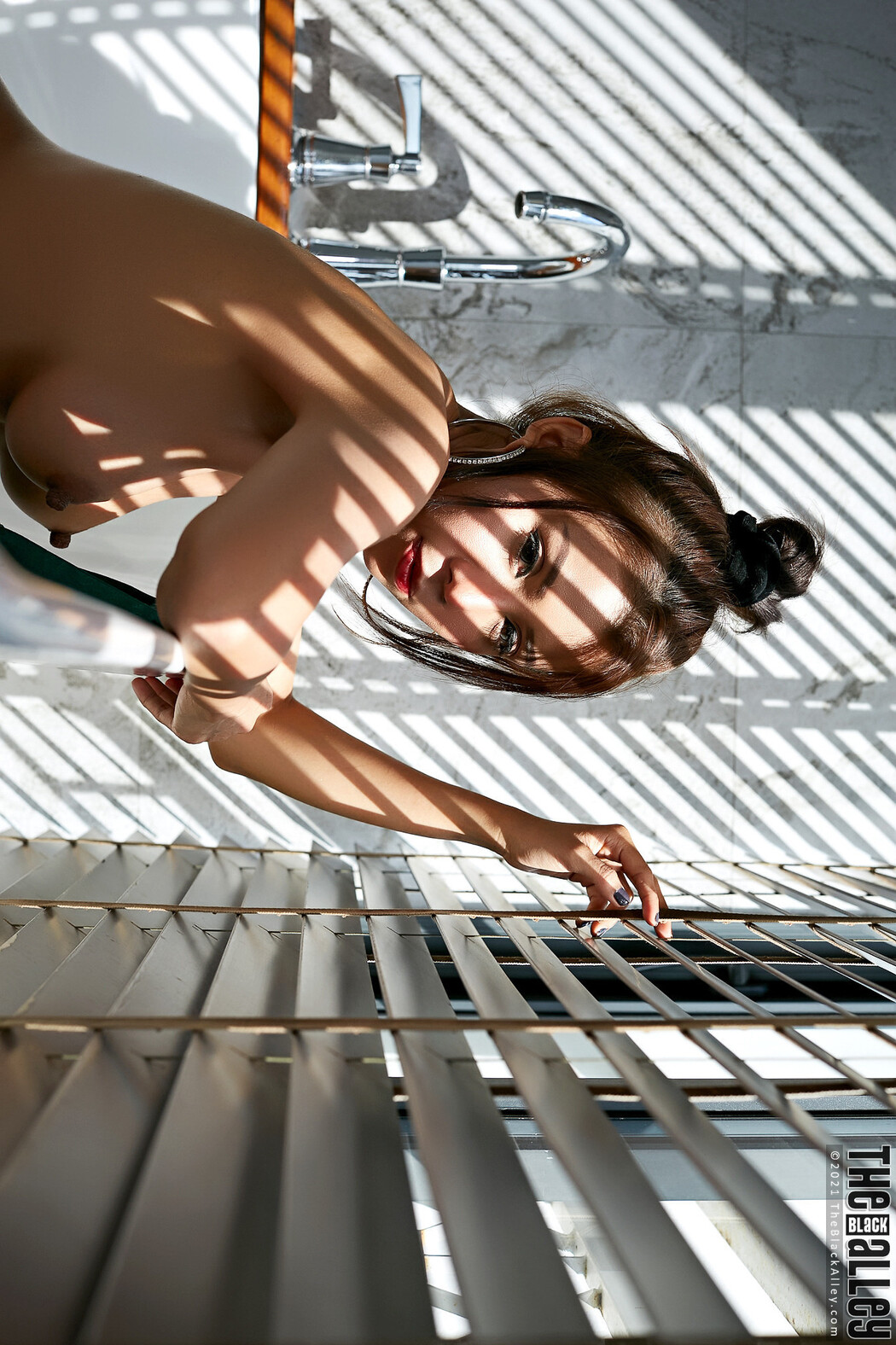 Aliyah The Black Alley Photobook Set.44