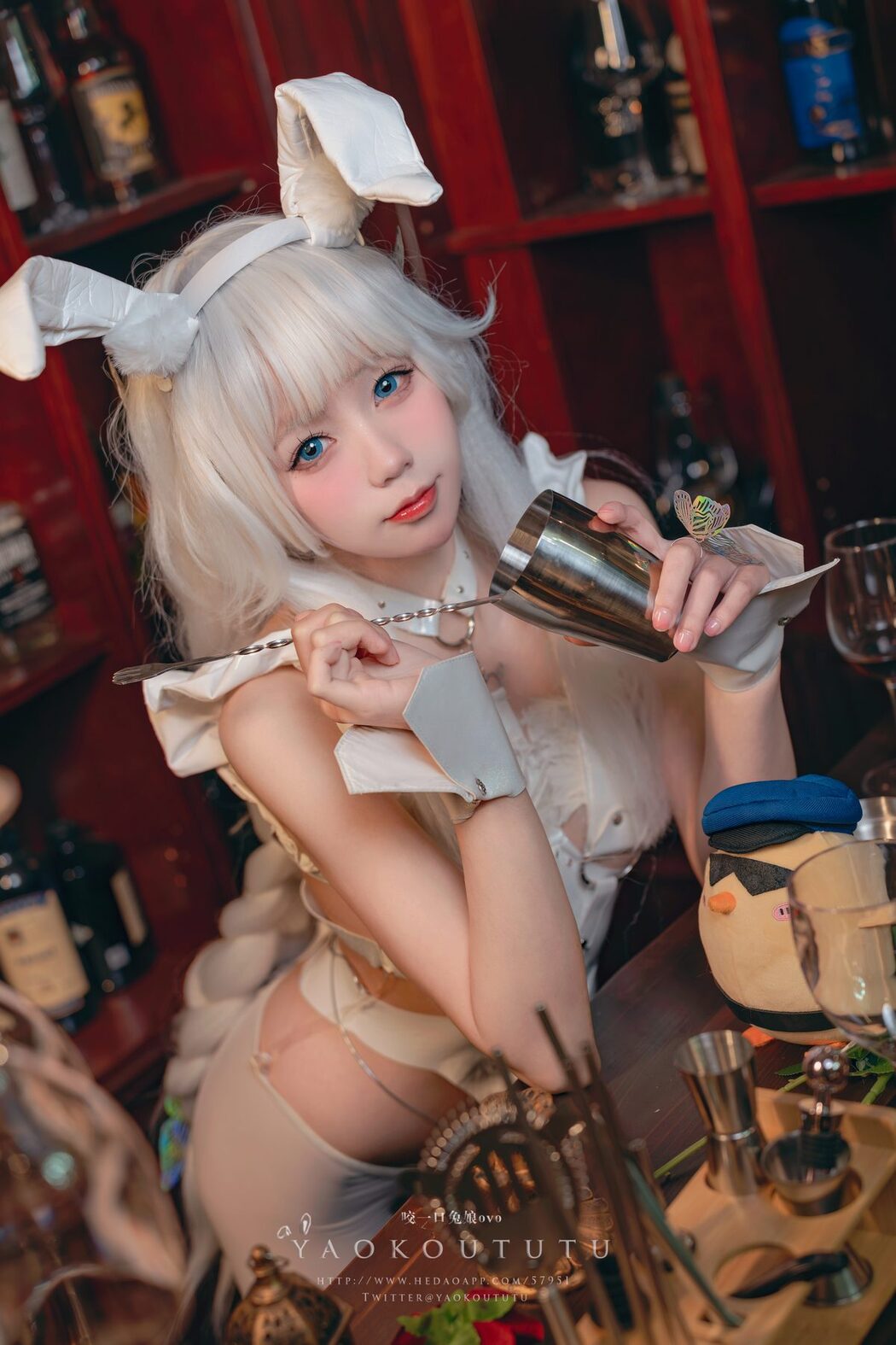 Coser@黏黏团子兔 – 恶毒酒吧