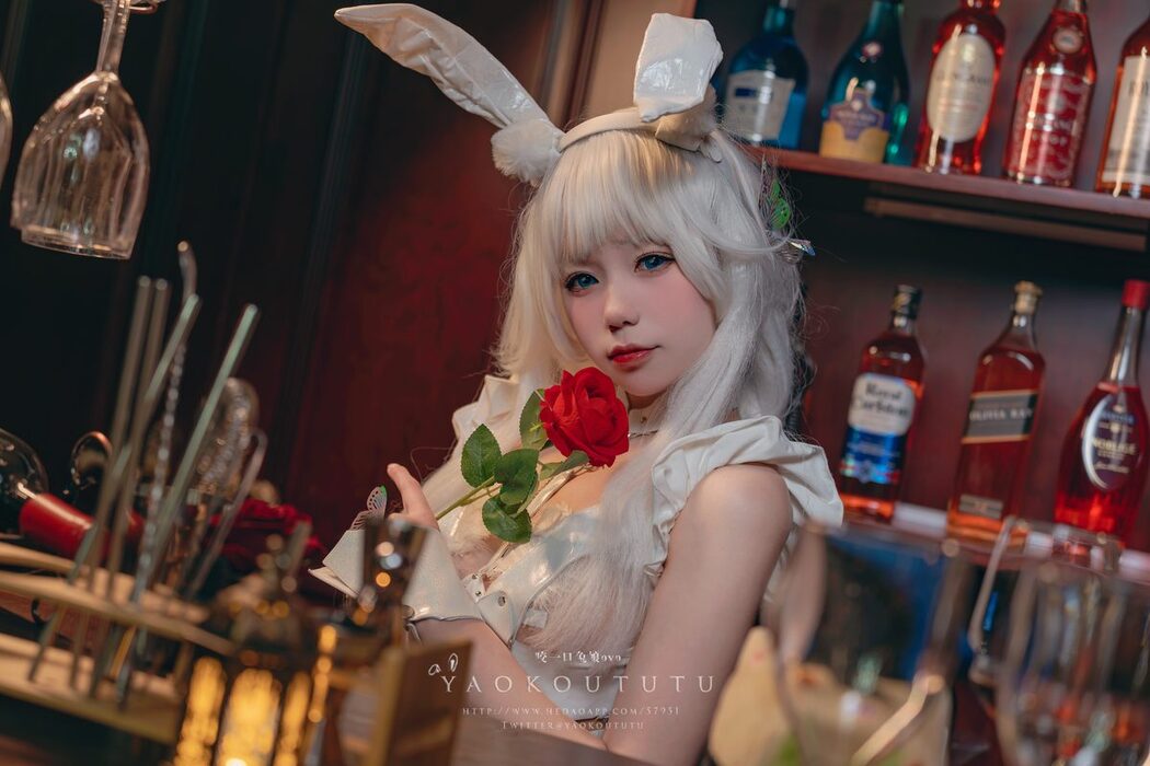 Coser@黏黏团子兔 – 恶毒酒吧