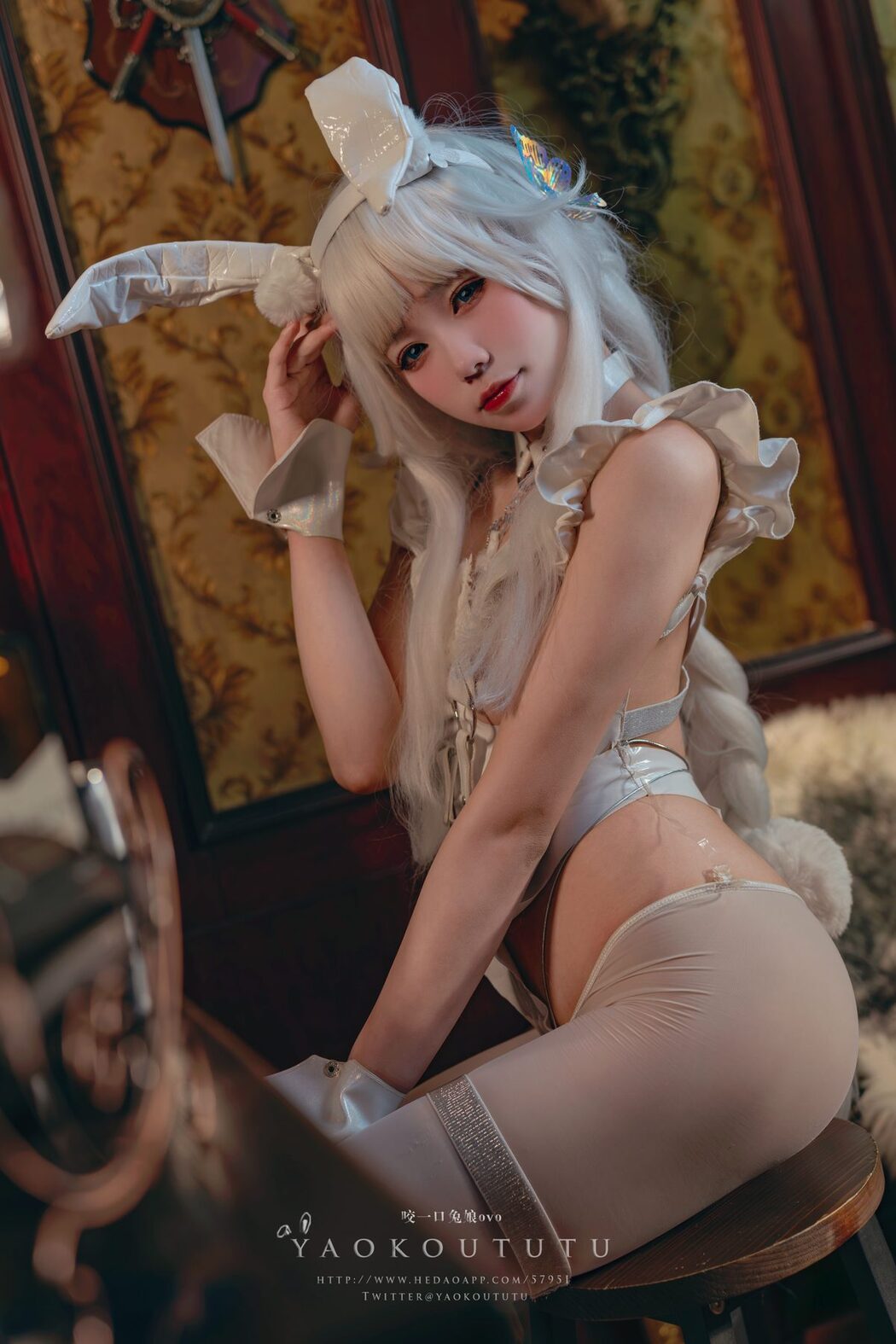 Coser@黏黏团子兔 – 恶毒酒吧