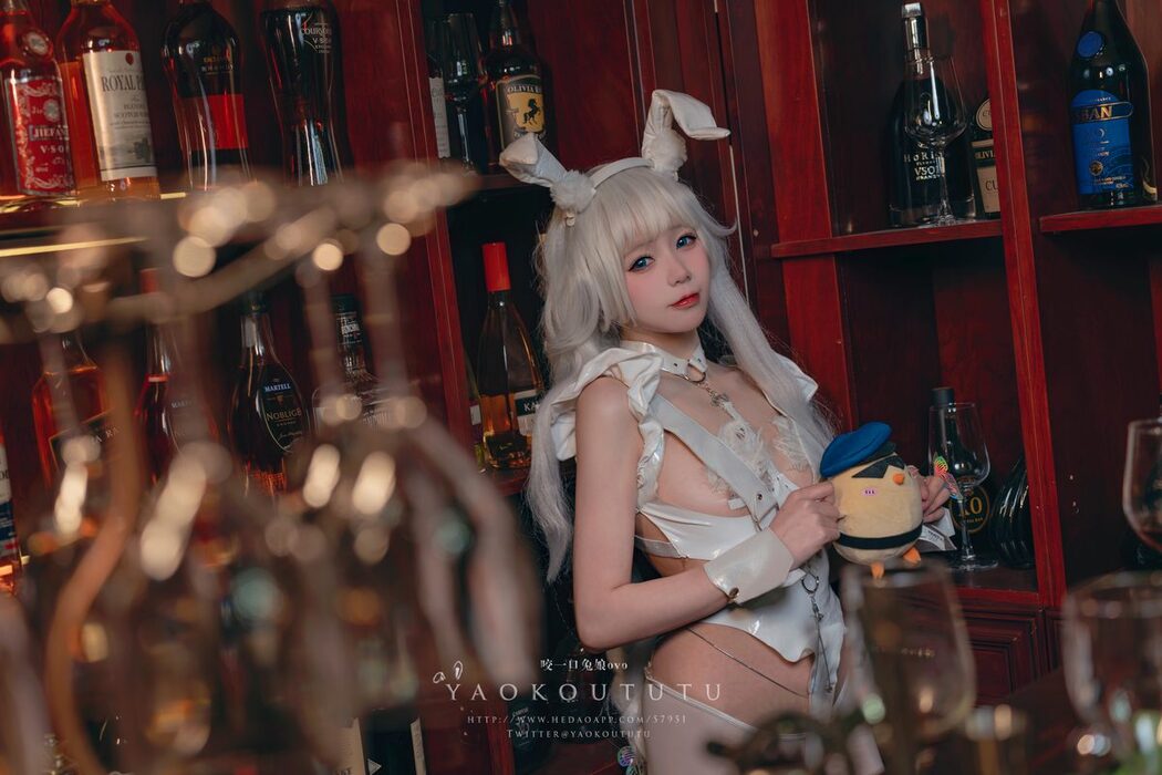 Coser@黏黏团子兔 – 恶毒酒吧