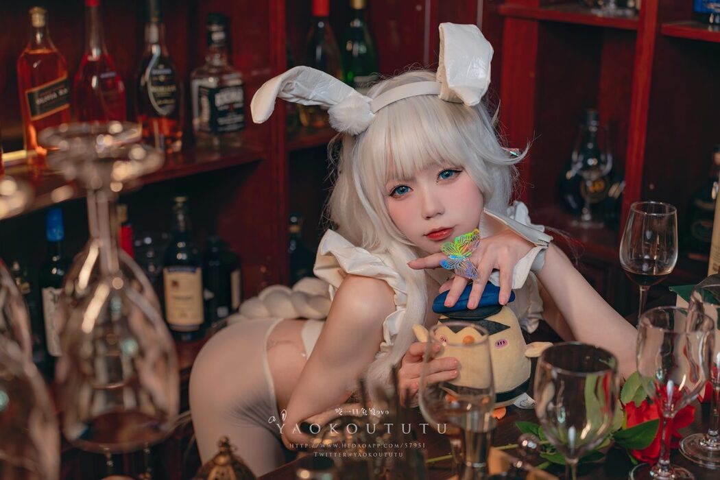 Coser@黏黏团子兔 – 恶毒酒吧