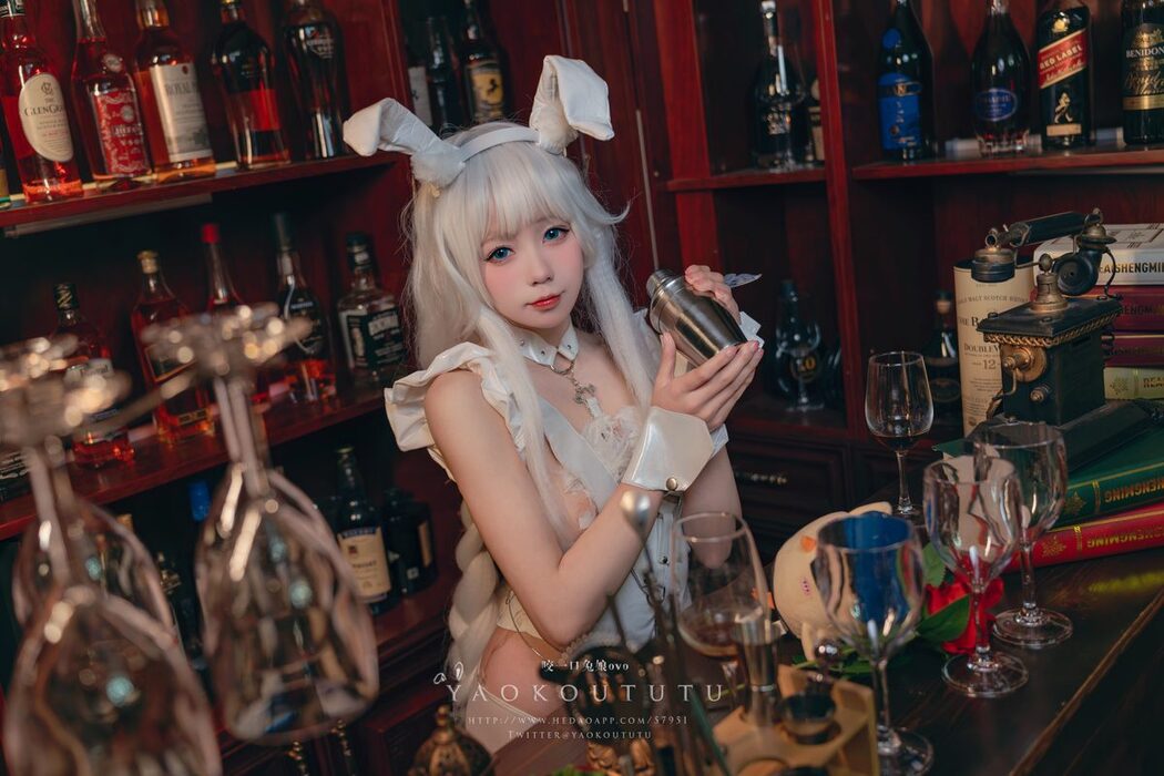 Coser@黏黏团子兔 – 恶毒酒吧