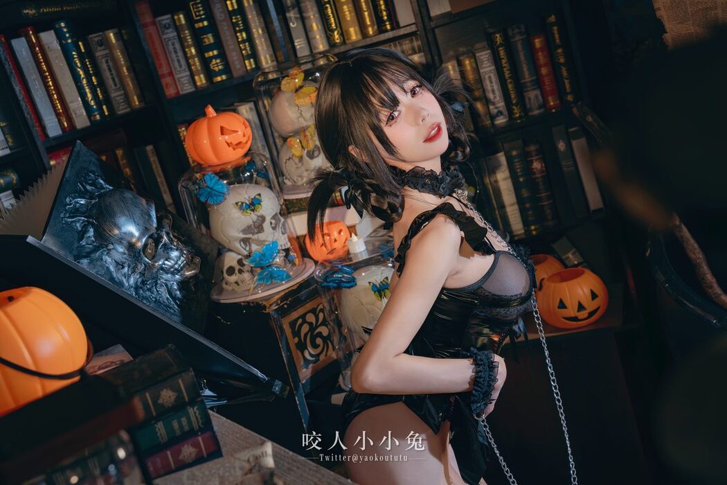 Coser@黏黏团子兔 – 『兔兔班车』万圣小恶魔