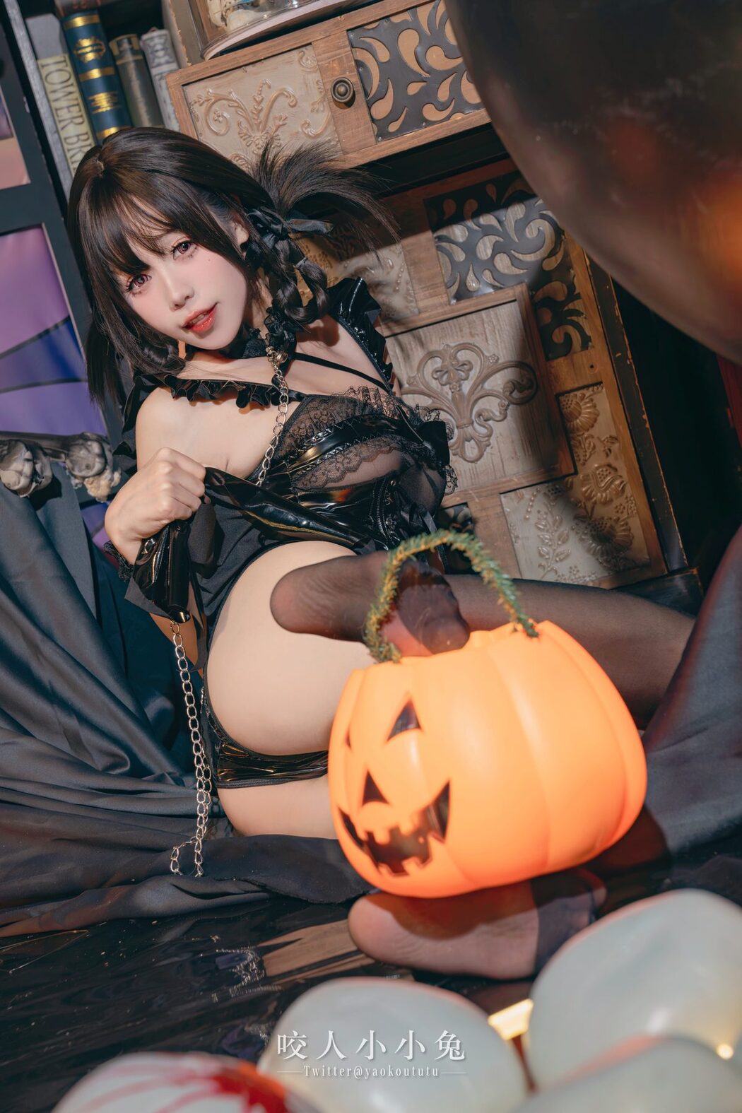 Coser@黏黏团子兔 – 『兔兔班车』万圣小恶魔