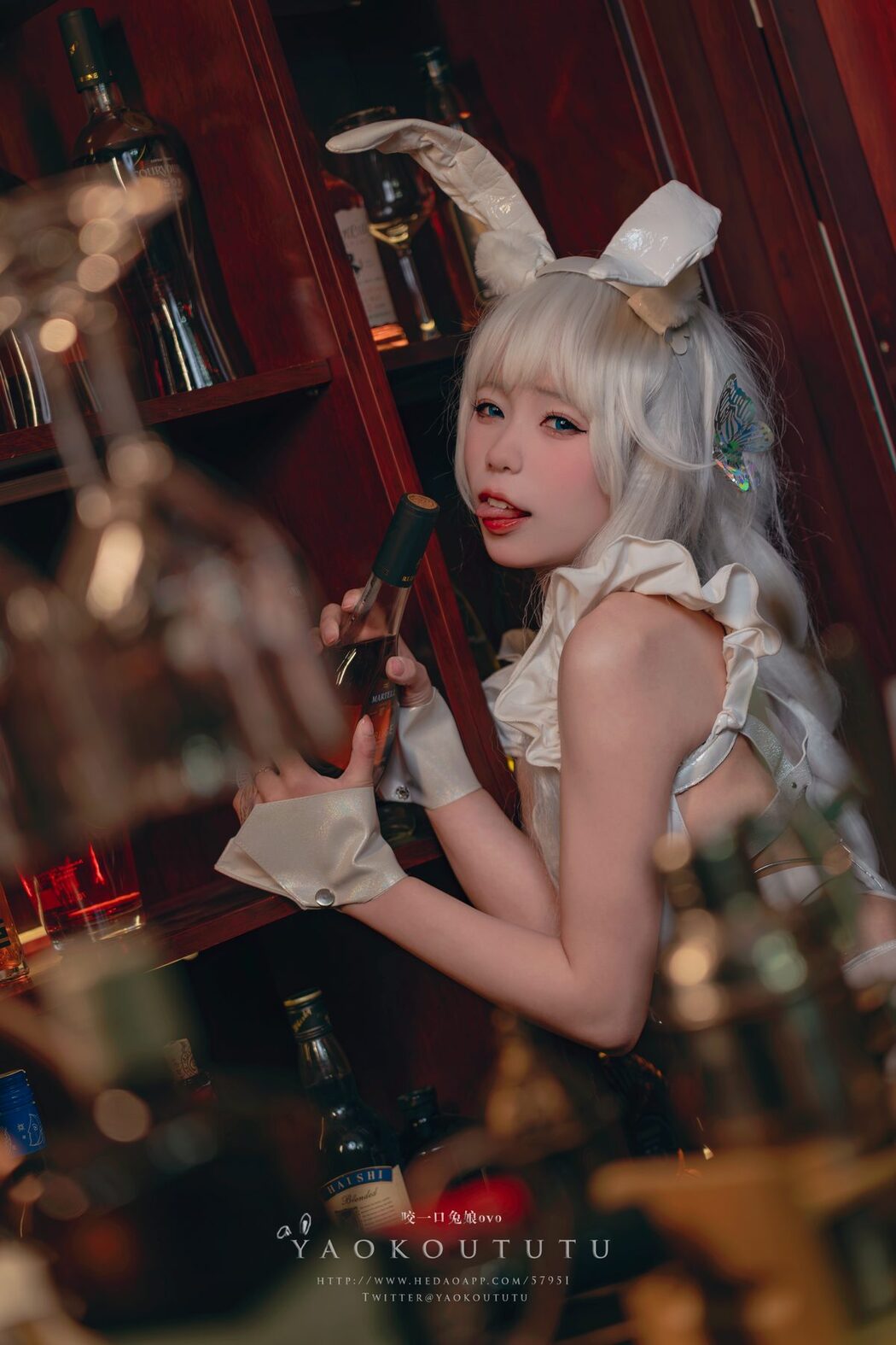 Coser@黏黏团子兔 – 恶毒酒吧