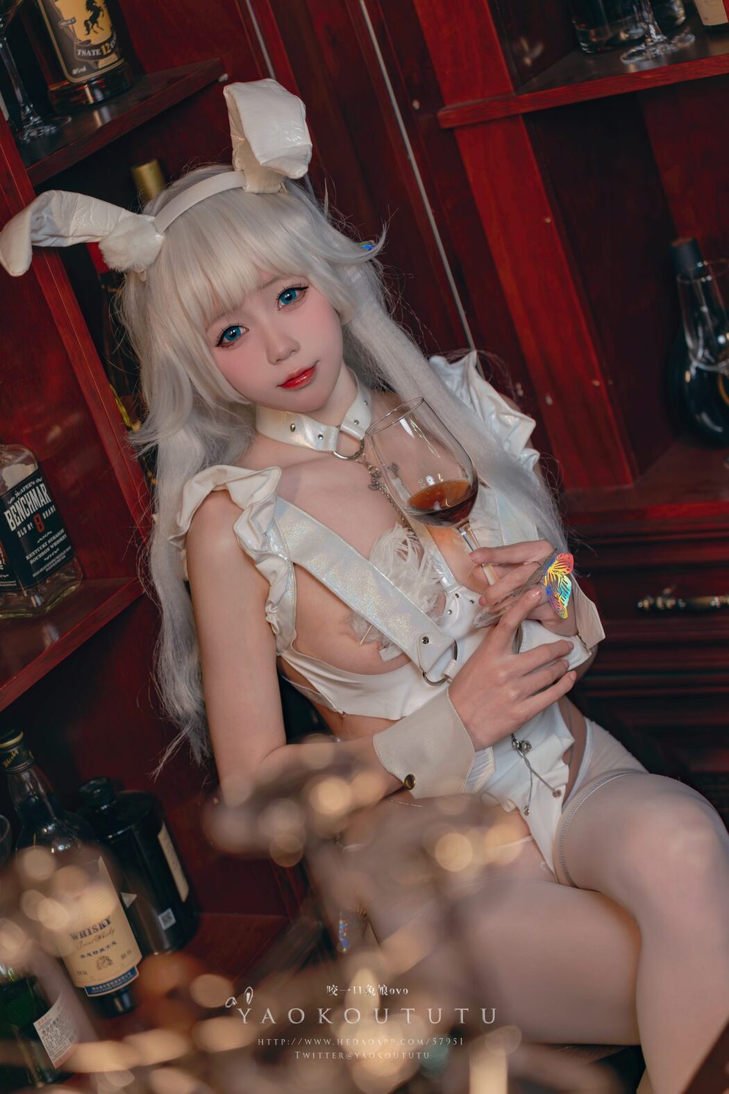 Coser@黏黏团子兔 – 恶毒酒吧