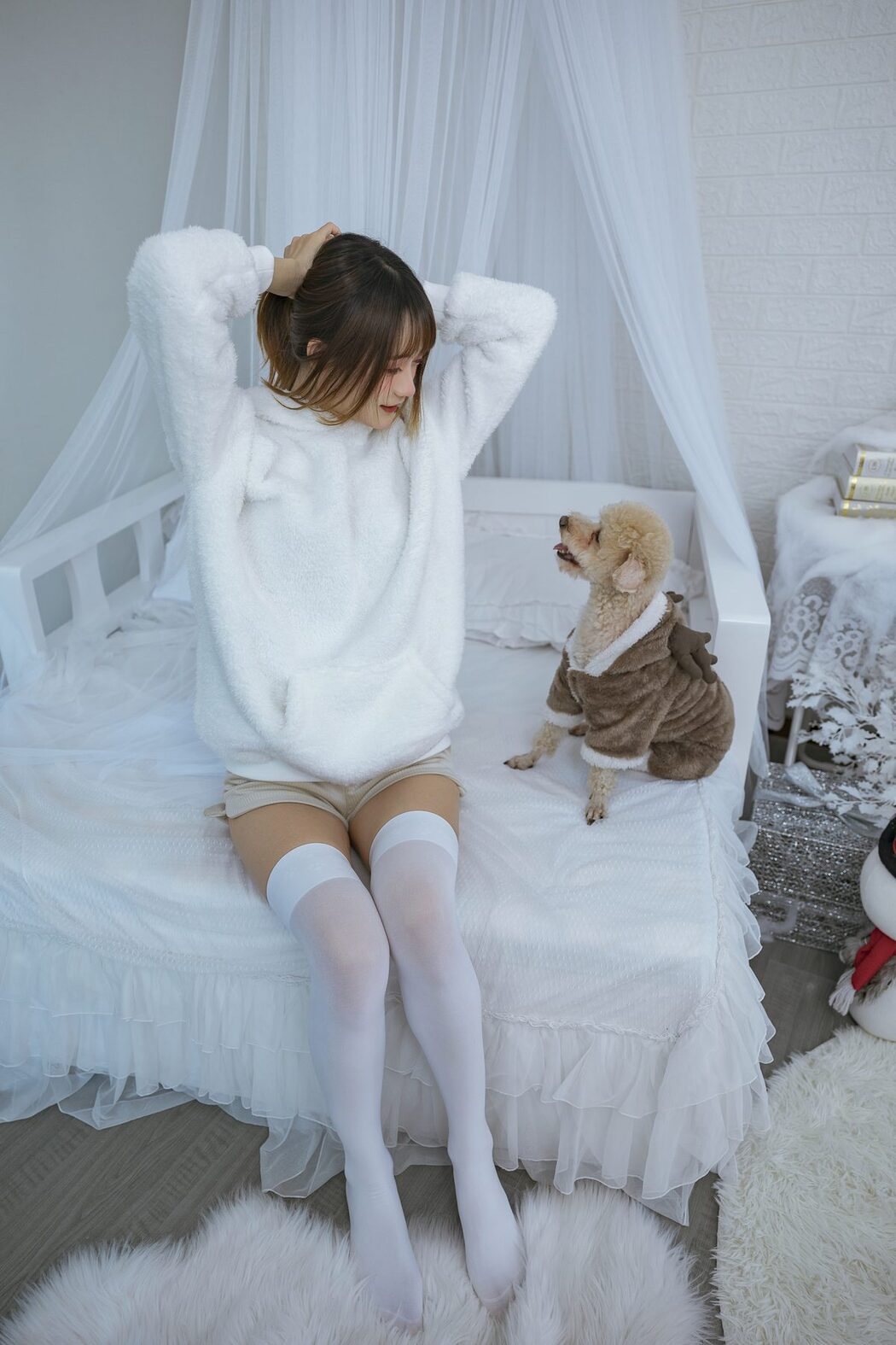 Coser@兔子Zzz不吃胡萝卜 – 温馨少女与宠物们