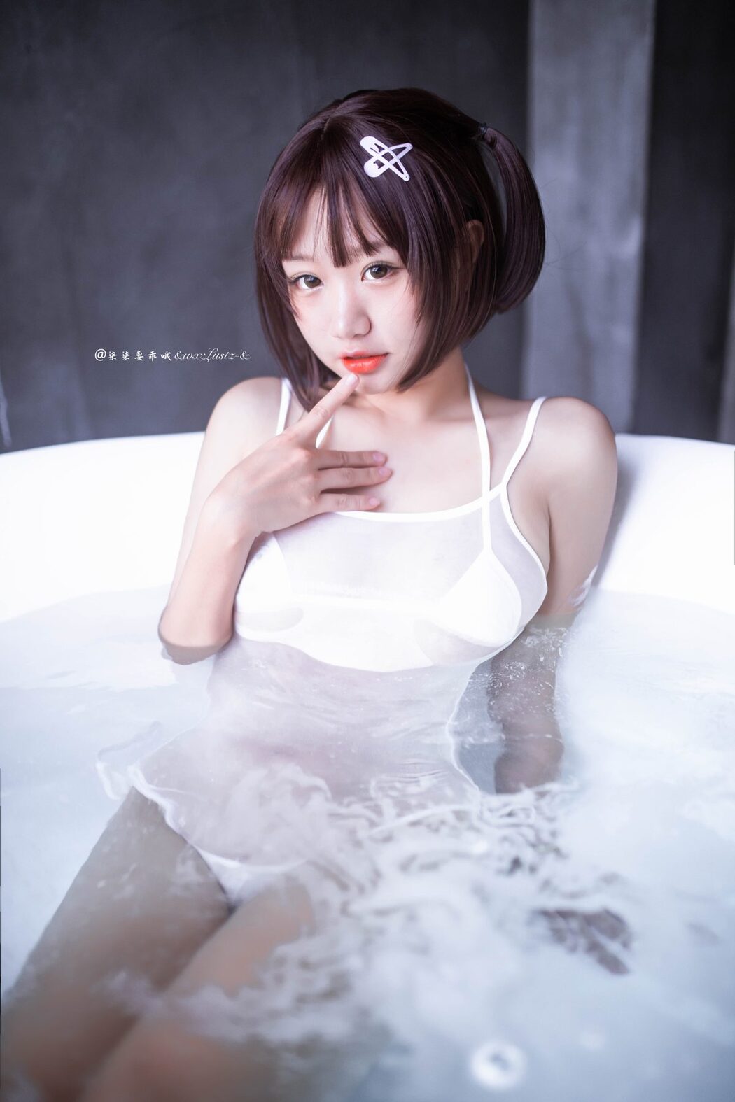 Coser@柒柒要乖哦 – 激凸死库水X白色Spa