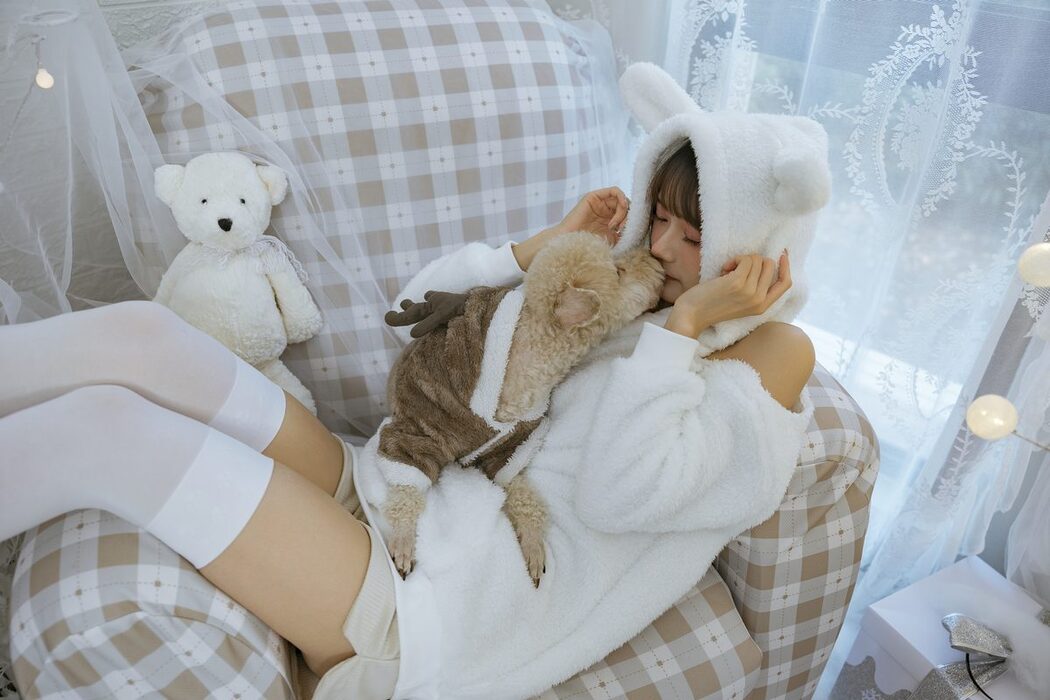 Coser@兔子Zzz不吃胡萝卜 – 温馨少女与宠物们