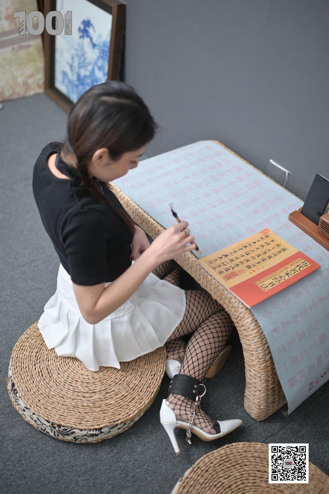 [IESS One Thousand and One Nights] Model: Really "Imprisoned at Home Practicing Calligraphy 1" Beautiful legs