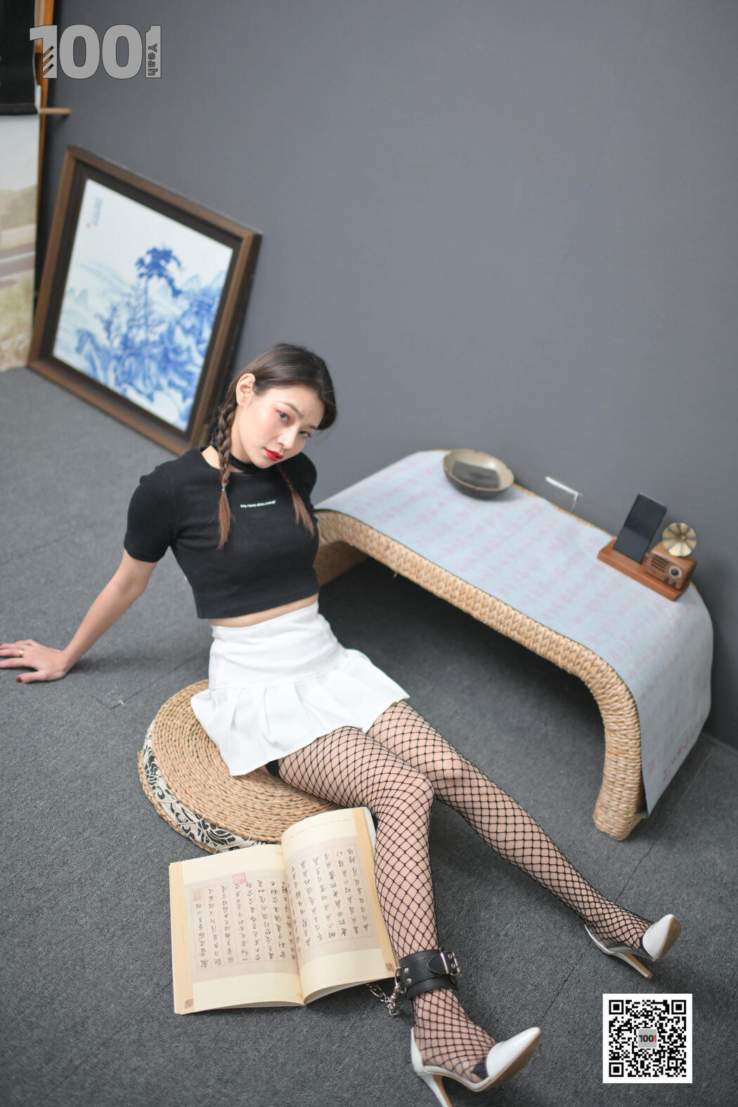 [IESS One Thousand and One Nights] Model: Really "Imprisoned at Home Practicing Calligraphy 1" Beautiful legs