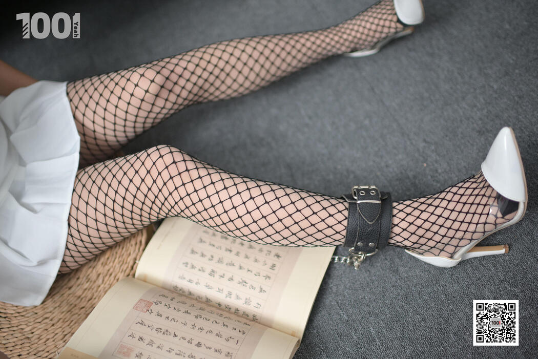 [IESS One Thousand and One Nights] Model: Really "Imprisoned at Home Practicing Calligraphy 1" Beautiful legs