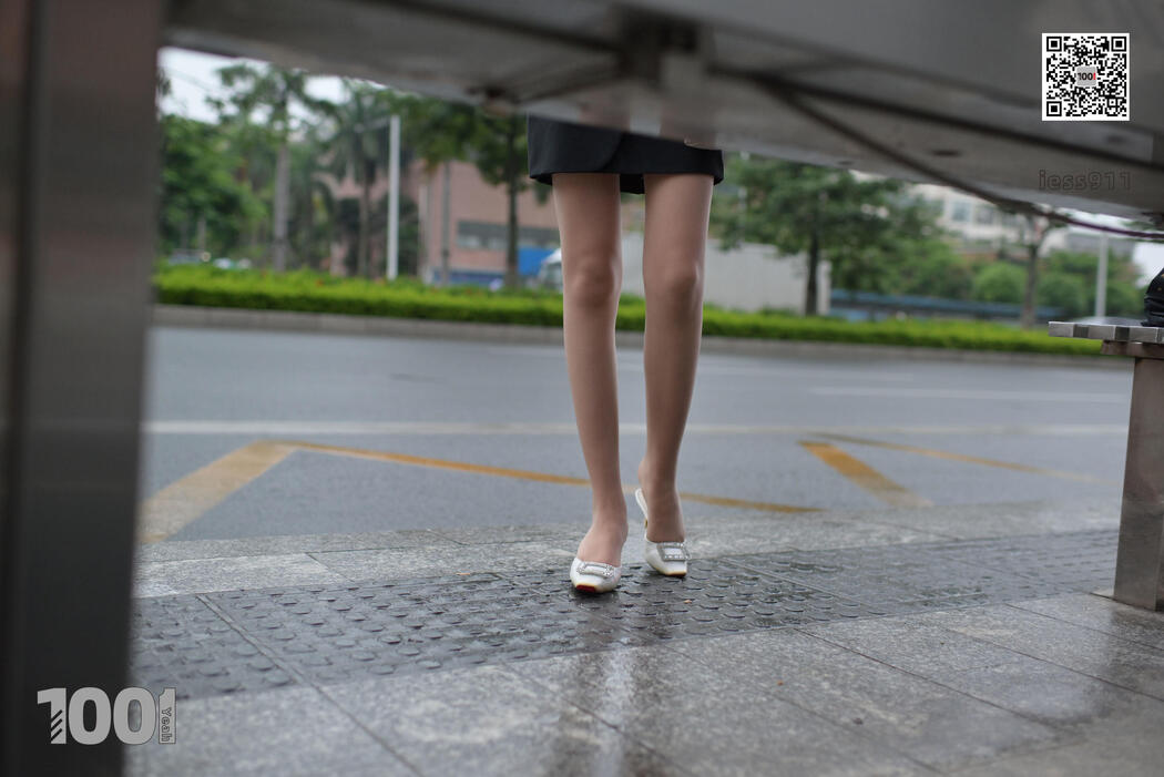 [IESS One Thousand and One Nights] "Waiting for Bus 1" Street Style Stockings