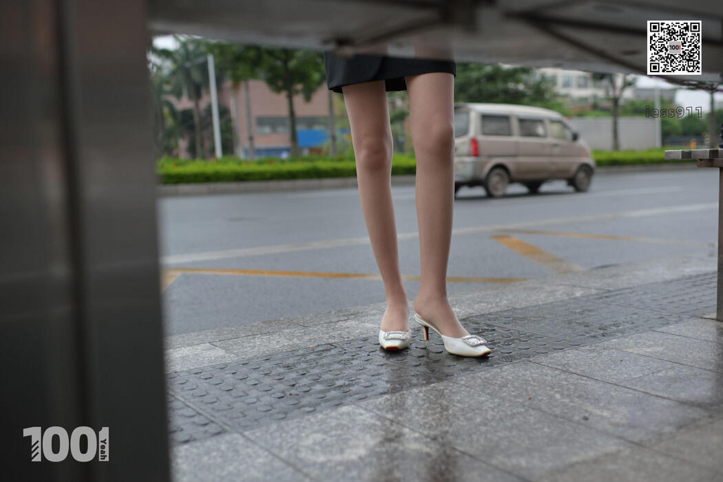 [IESS One Thousand and One Nights] "Waiting for Bus 1" Street Style Stockings