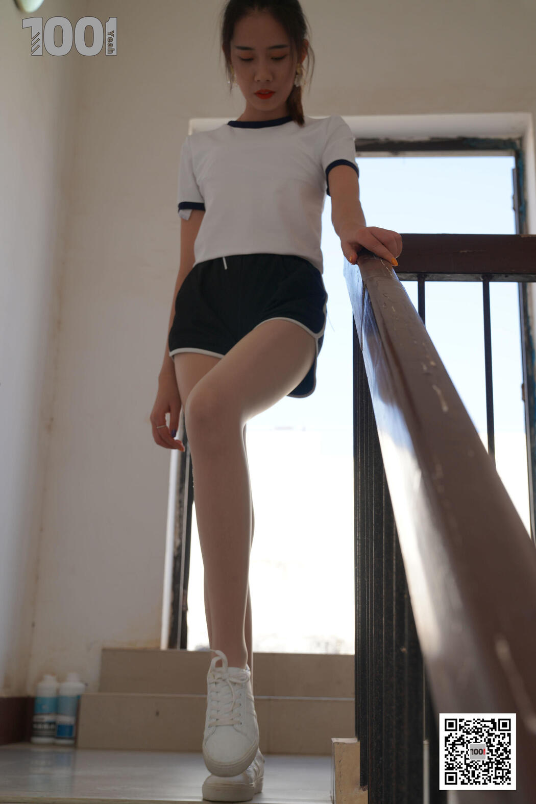 [IESS One Thousand and One Nights] Model Watermelon "Embracing the Sun 4" with beautiful legs in stockings