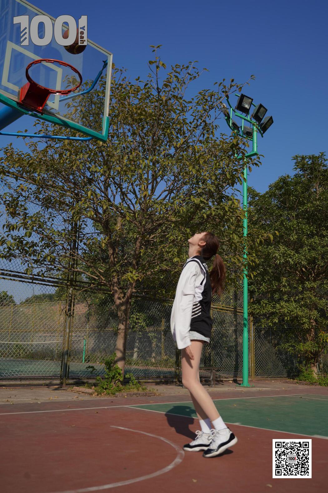 [IESS One Thousand and One Nights] Model: Strawberry "Playing Basketball with Girlfriend 3" Stockings