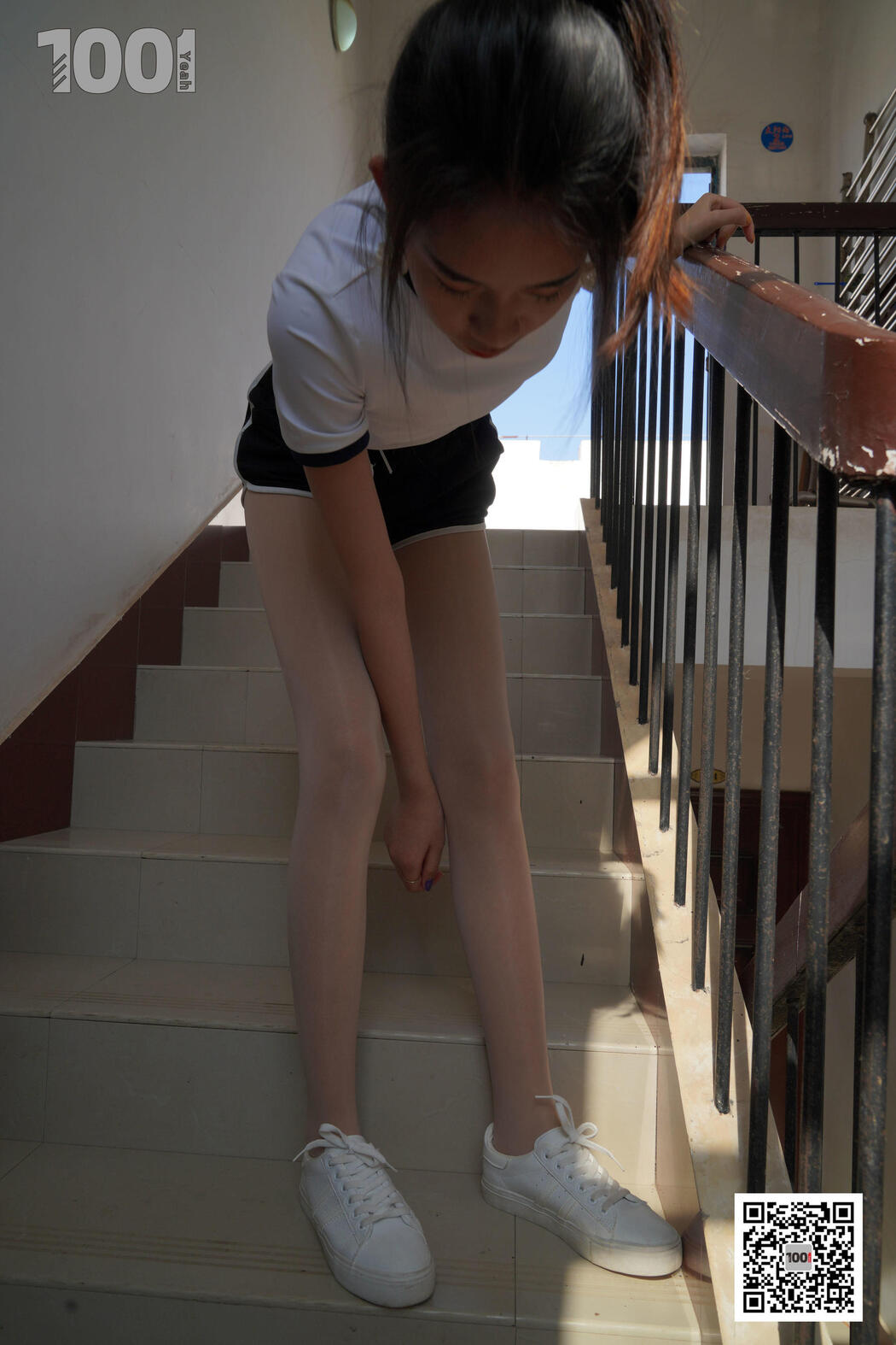 [IESS One Thousand and One Nights] Model Watermelon "Embracing the Sun 4" with beautiful legs in stockings