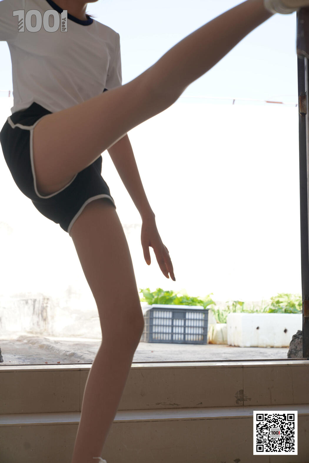 [IESS One Thousand and One Nights] Model Watermelon "Embracing the Sun 4" with beautiful legs in stockings