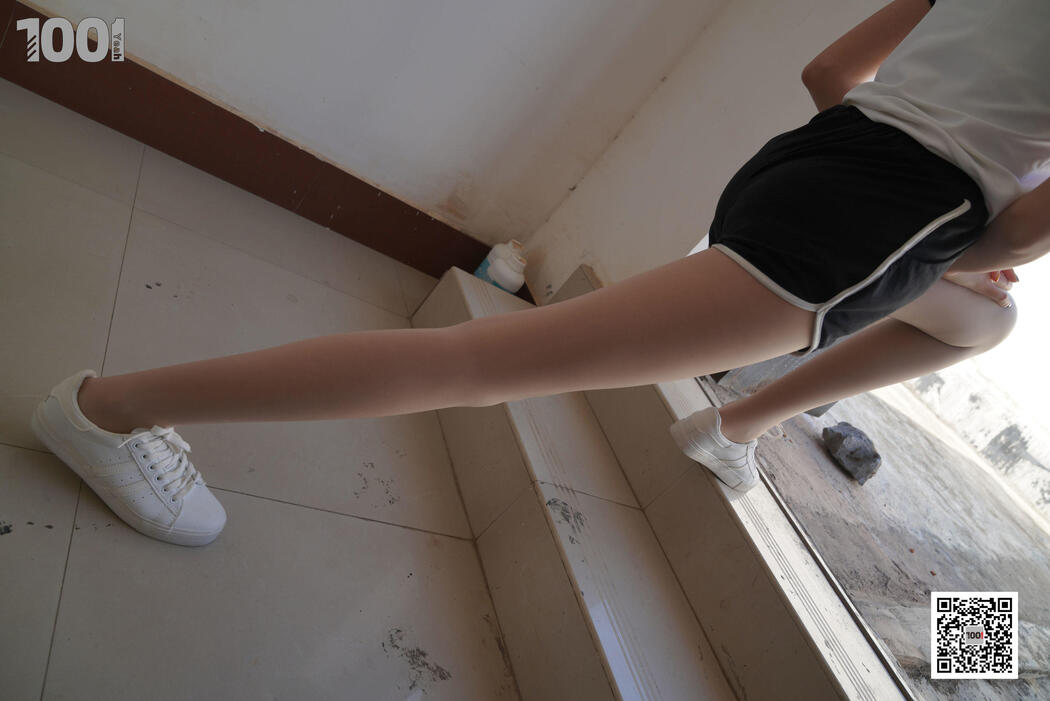 [IESS One Thousand and One Nights] Model Watermelon "Embracing the Sun 4" with beautiful legs in stockings